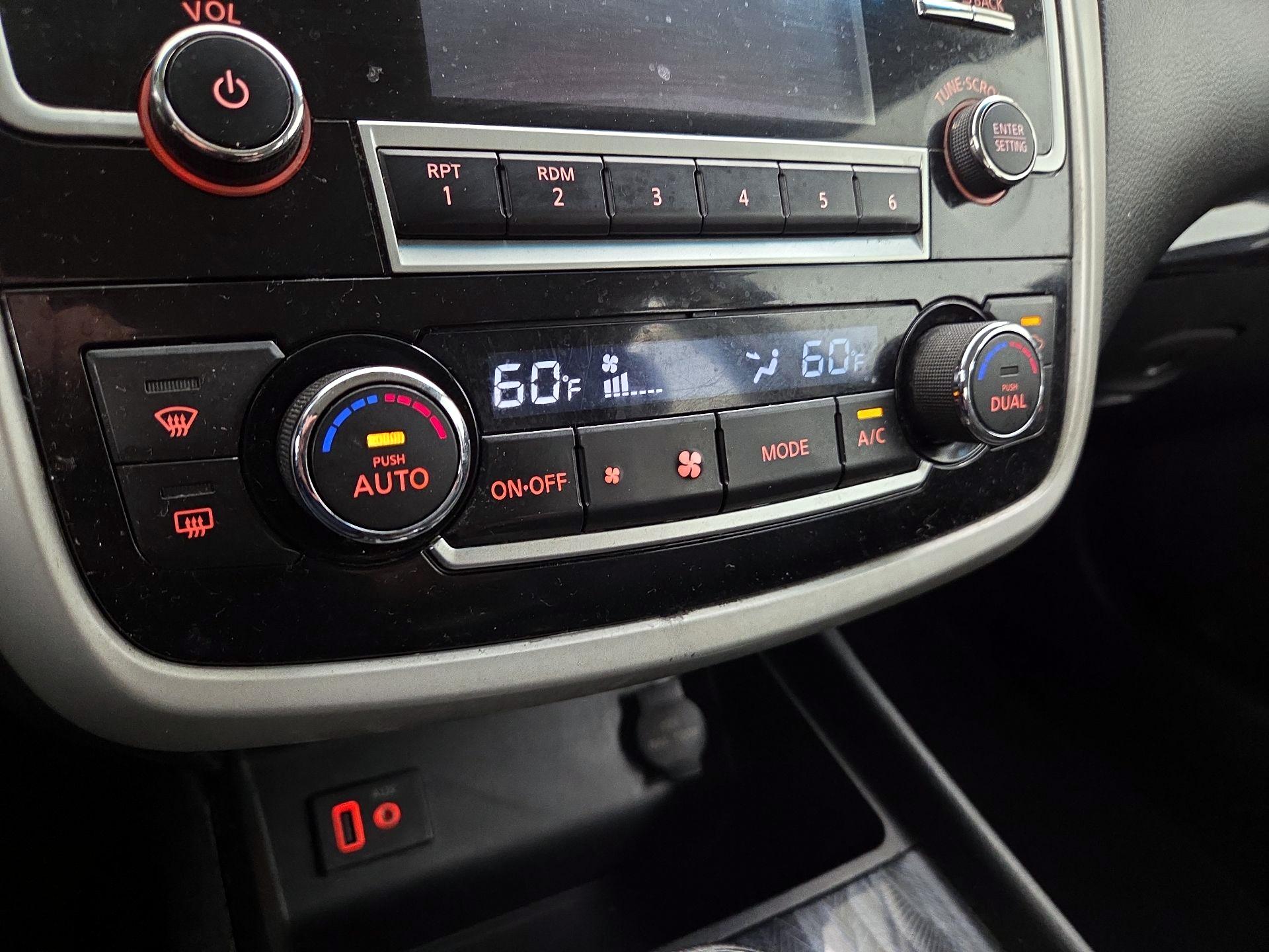 Thumbnail: 2018 Nissan Altima - 16