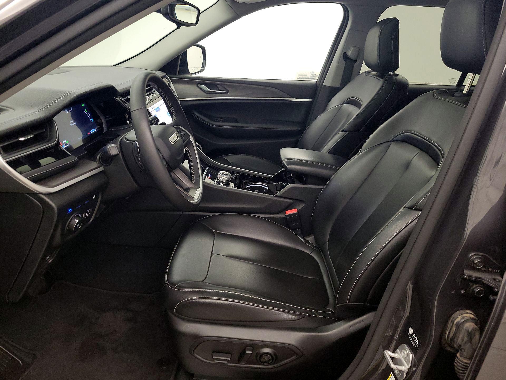 Thumbnail: 2023 Jeep Grand Cherokee - 11