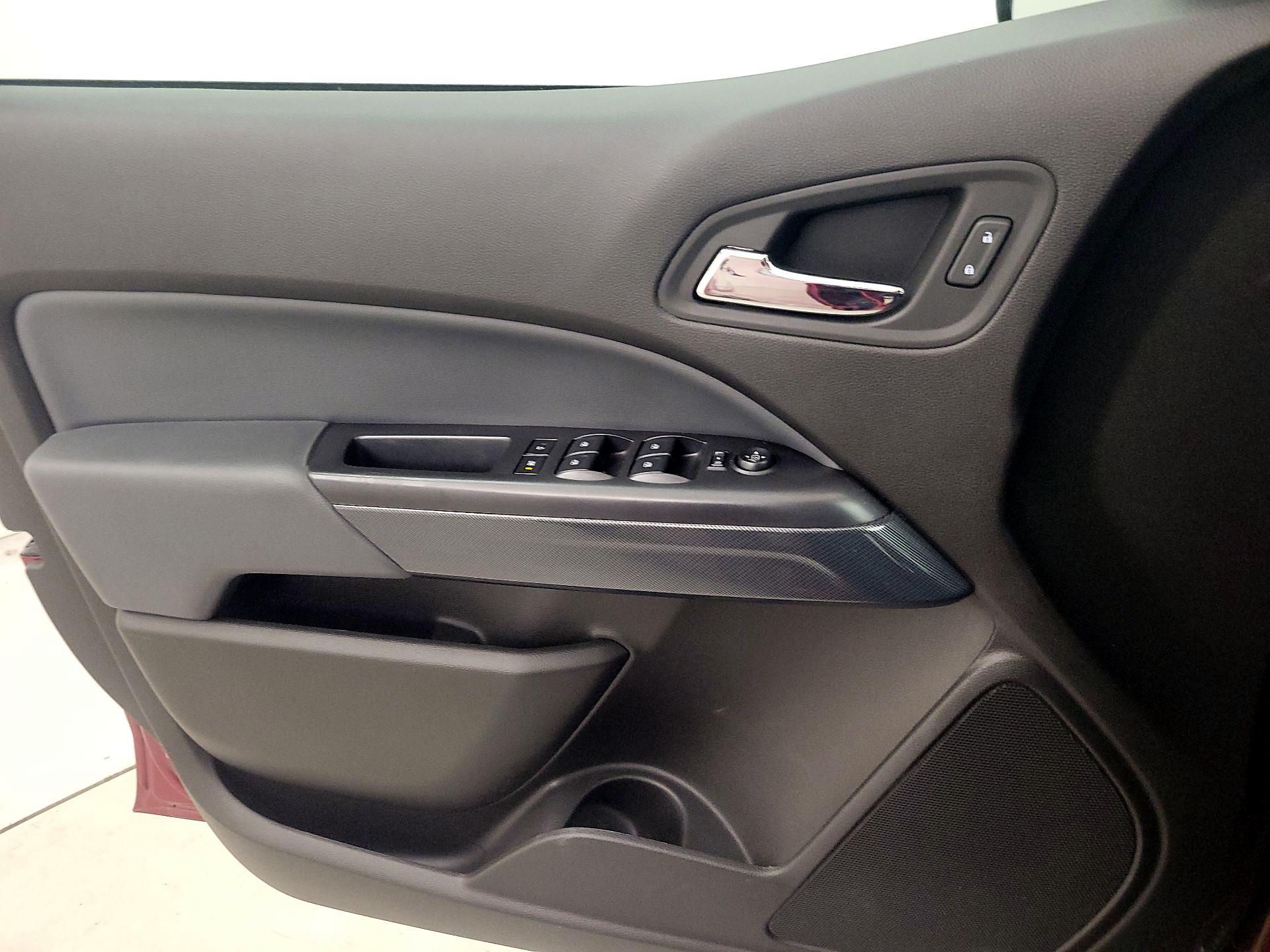 Thumbnail: 2017 Chevrolet Colorado - 12