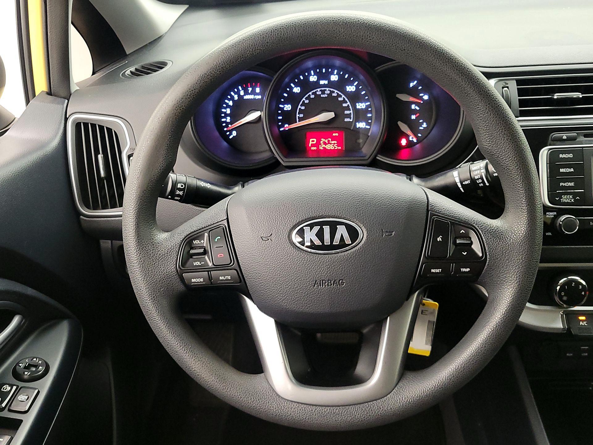 Thumbnail: 2016 Kia Rio - 10