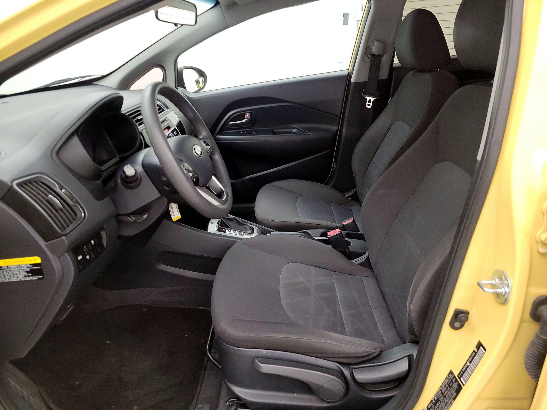 Thumbnail: 2016 Kia Rio - 11