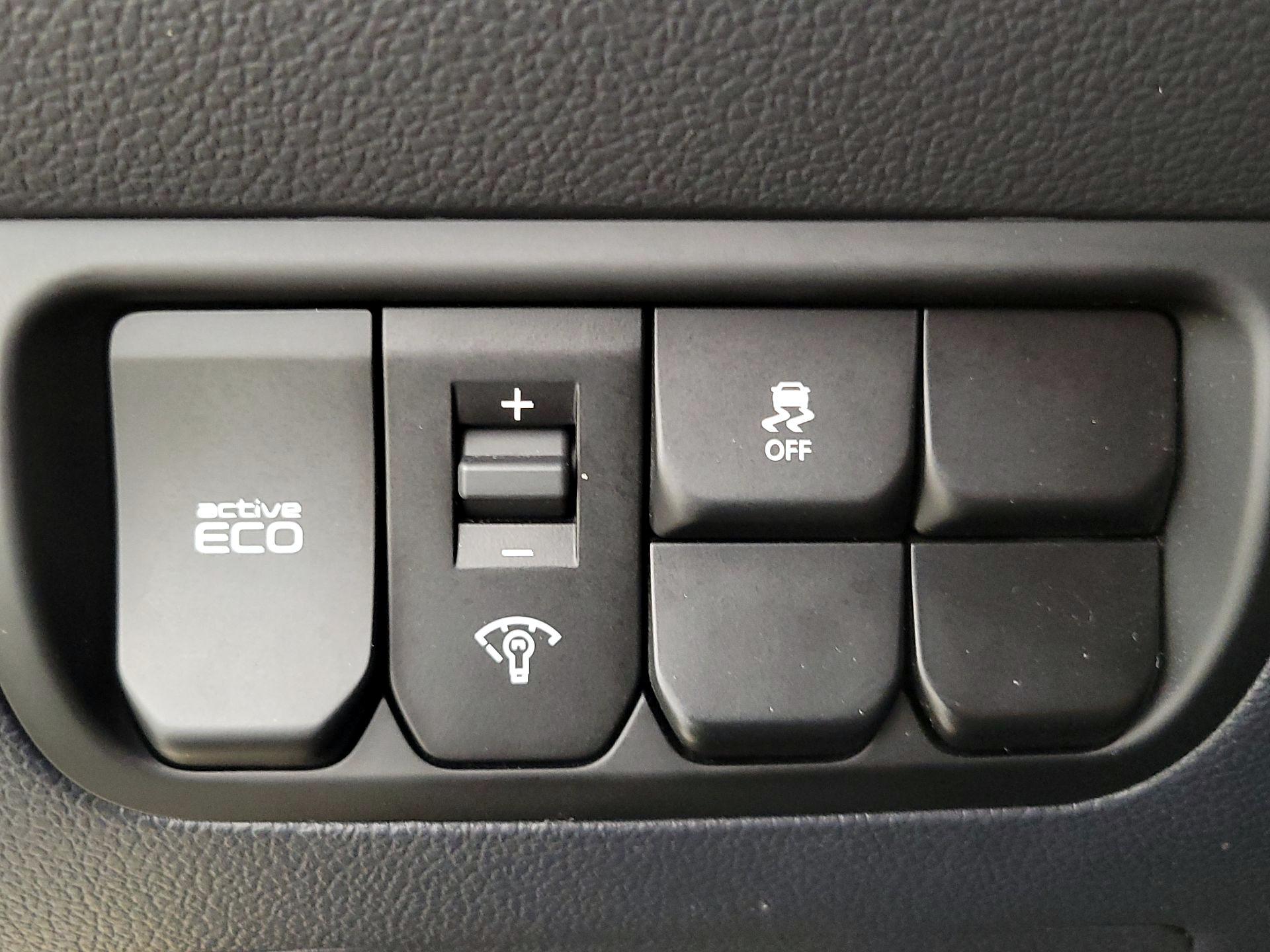 Thumbnail: 2016 Kia Rio - 13