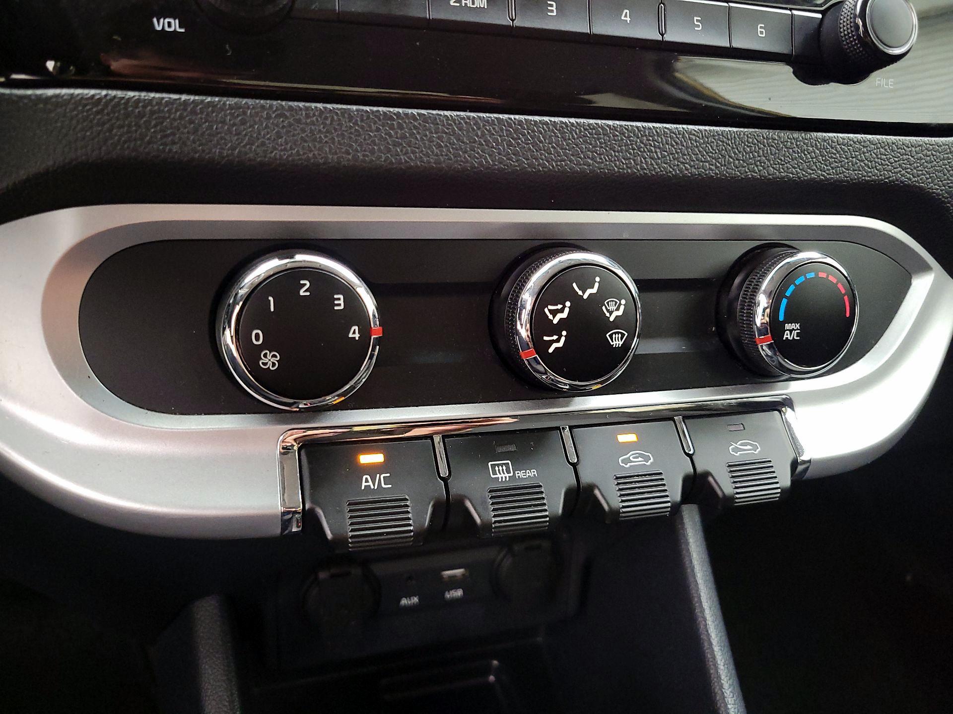 Thumbnail: 2016 Kia Rio - 15