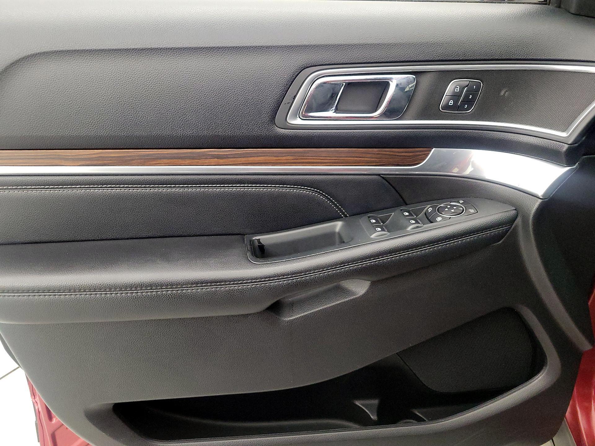 Thumbnail: 2016 Ford Explorer - 12