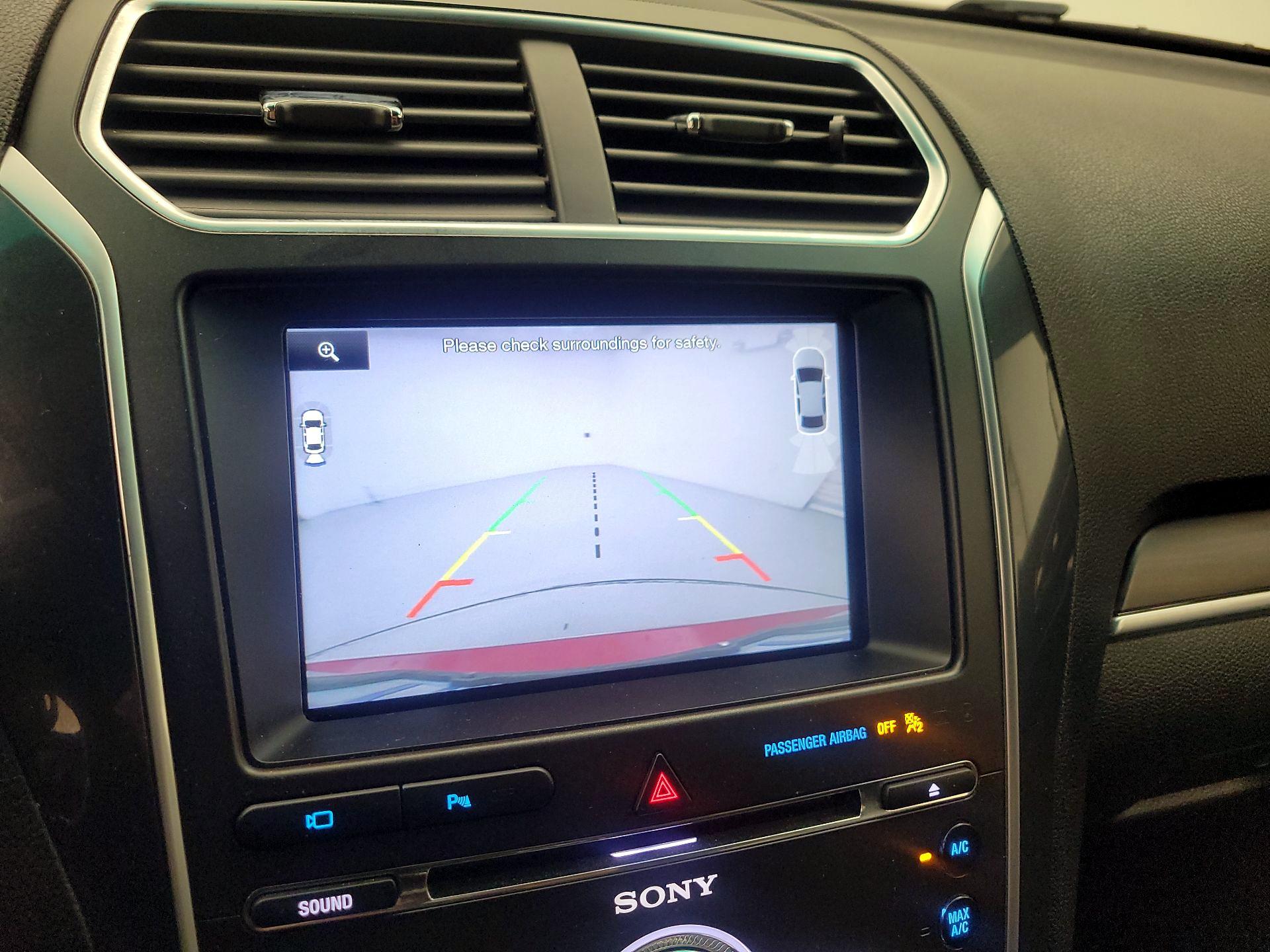 Thumbnail: 2016 Ford Explorer - 15