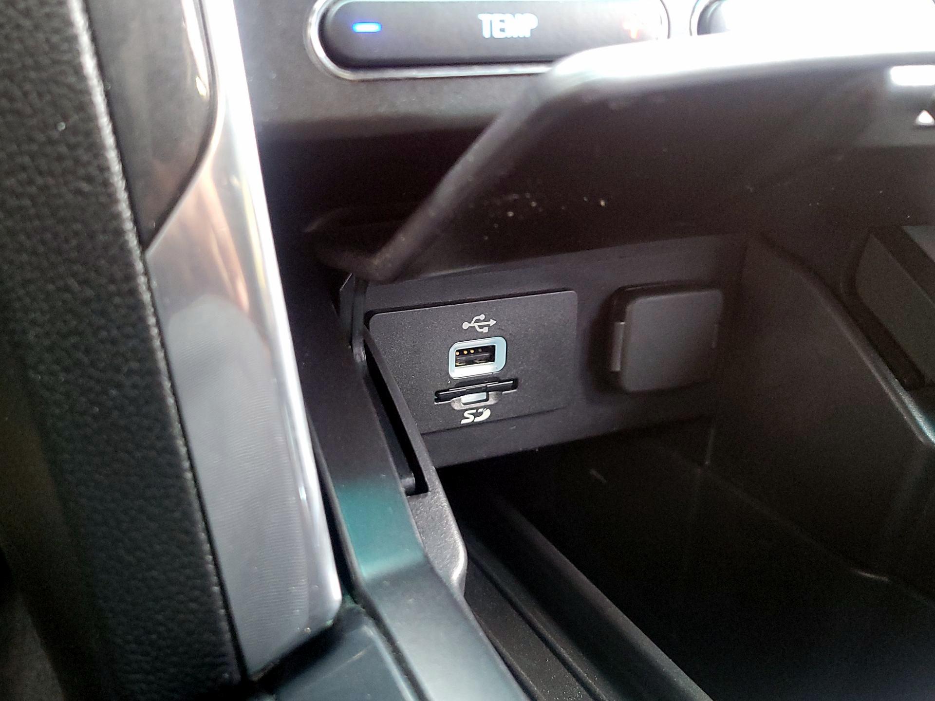 Thumbnail: 2016 Ford Explorer - 19