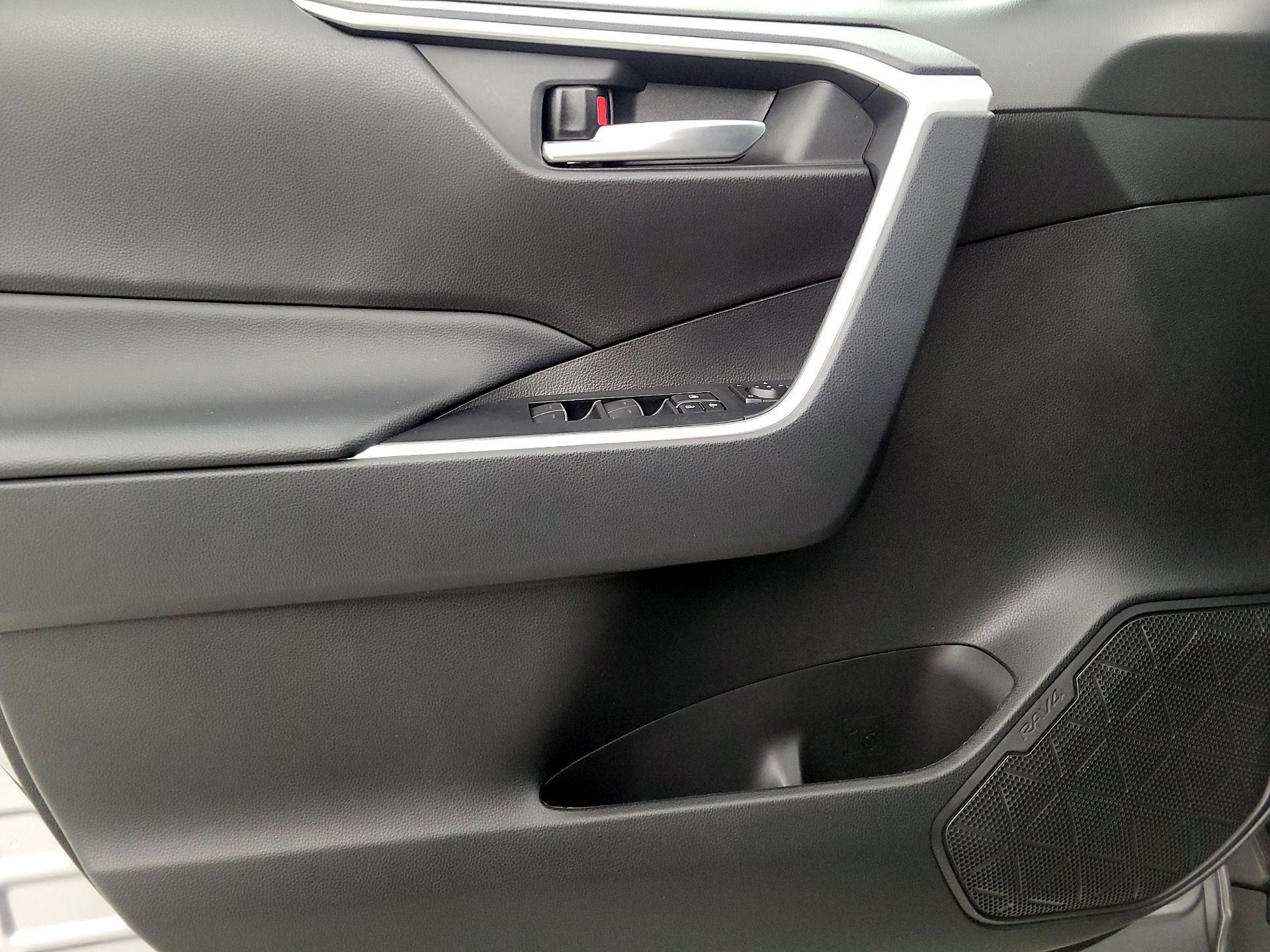 Thumbnail: 2025 Toyota RAV4 - 12