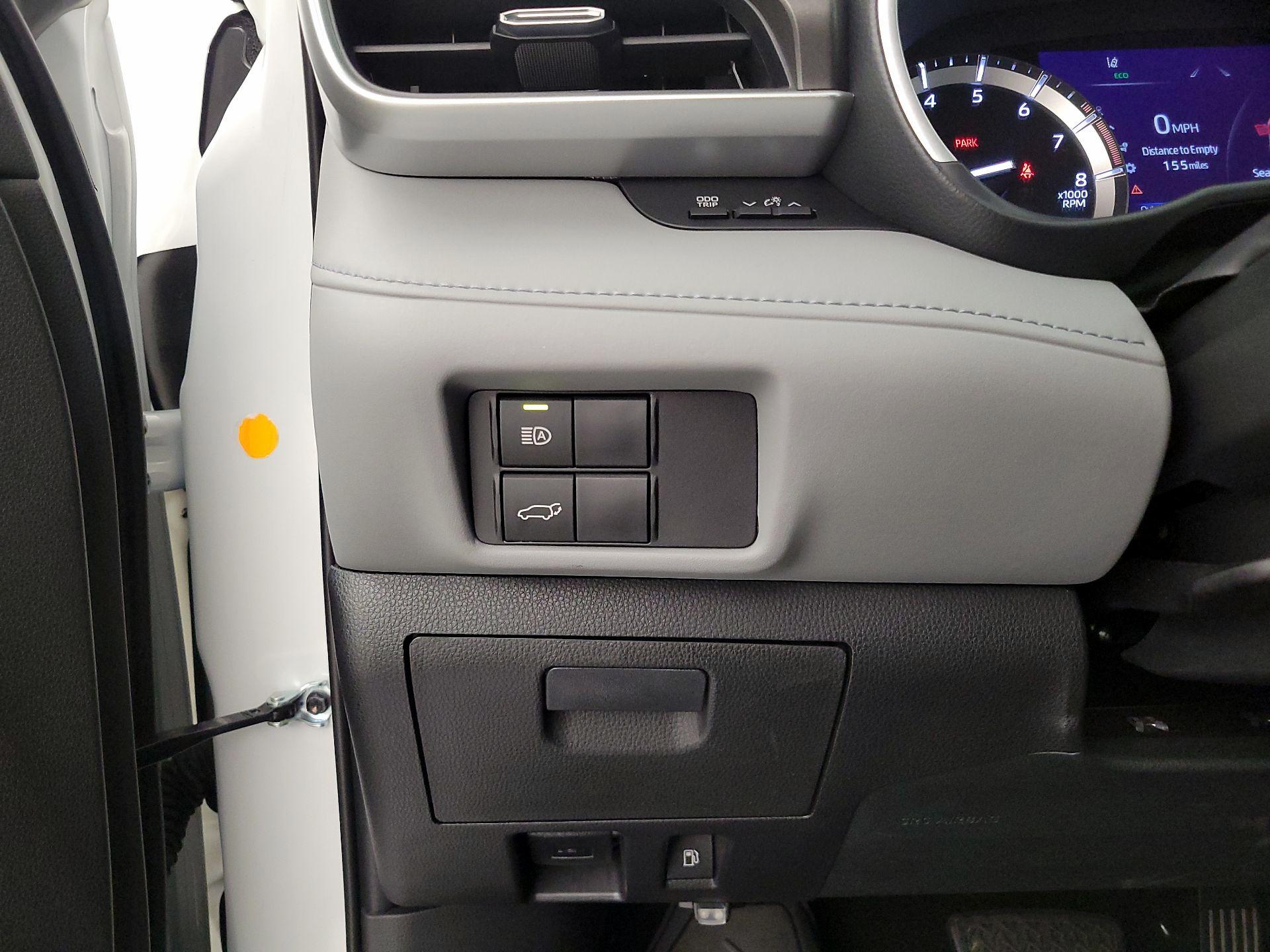 Thumbnail: 2022 Toyota Highlander - 13