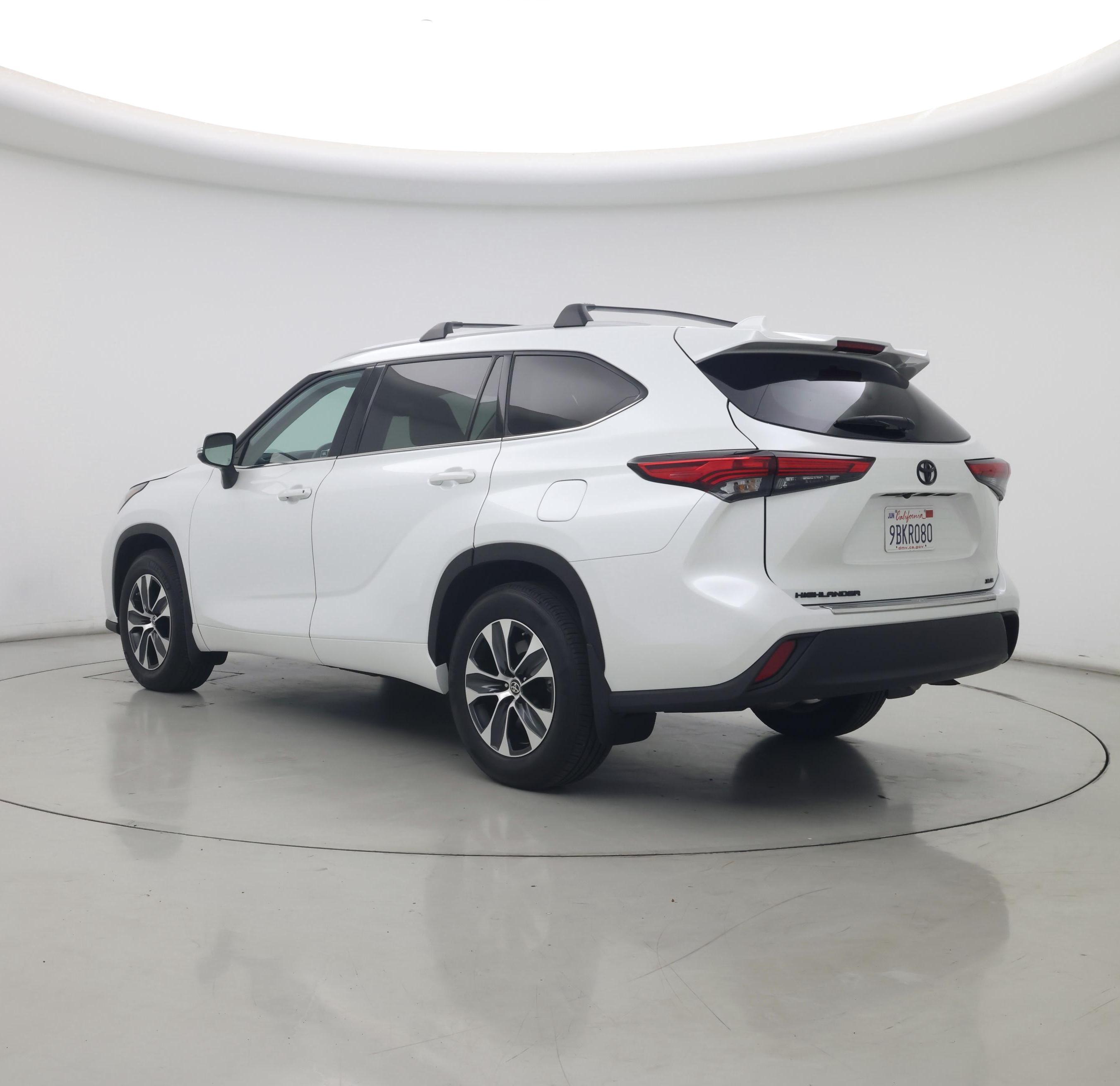 Thumbnail: 2022 Toyota Highlander - 2