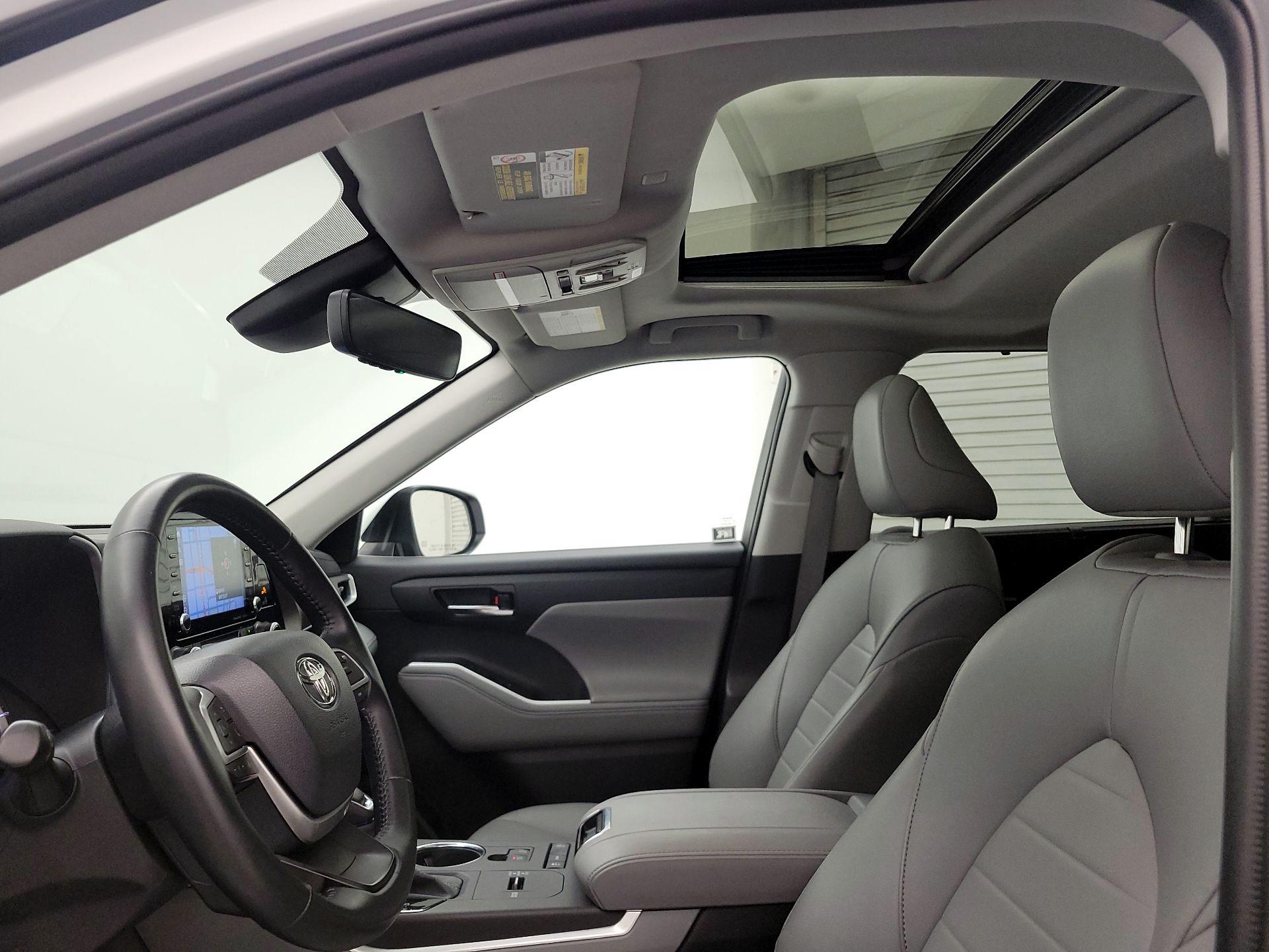 Thumbnail: 2022 Toyota Highlander - 20