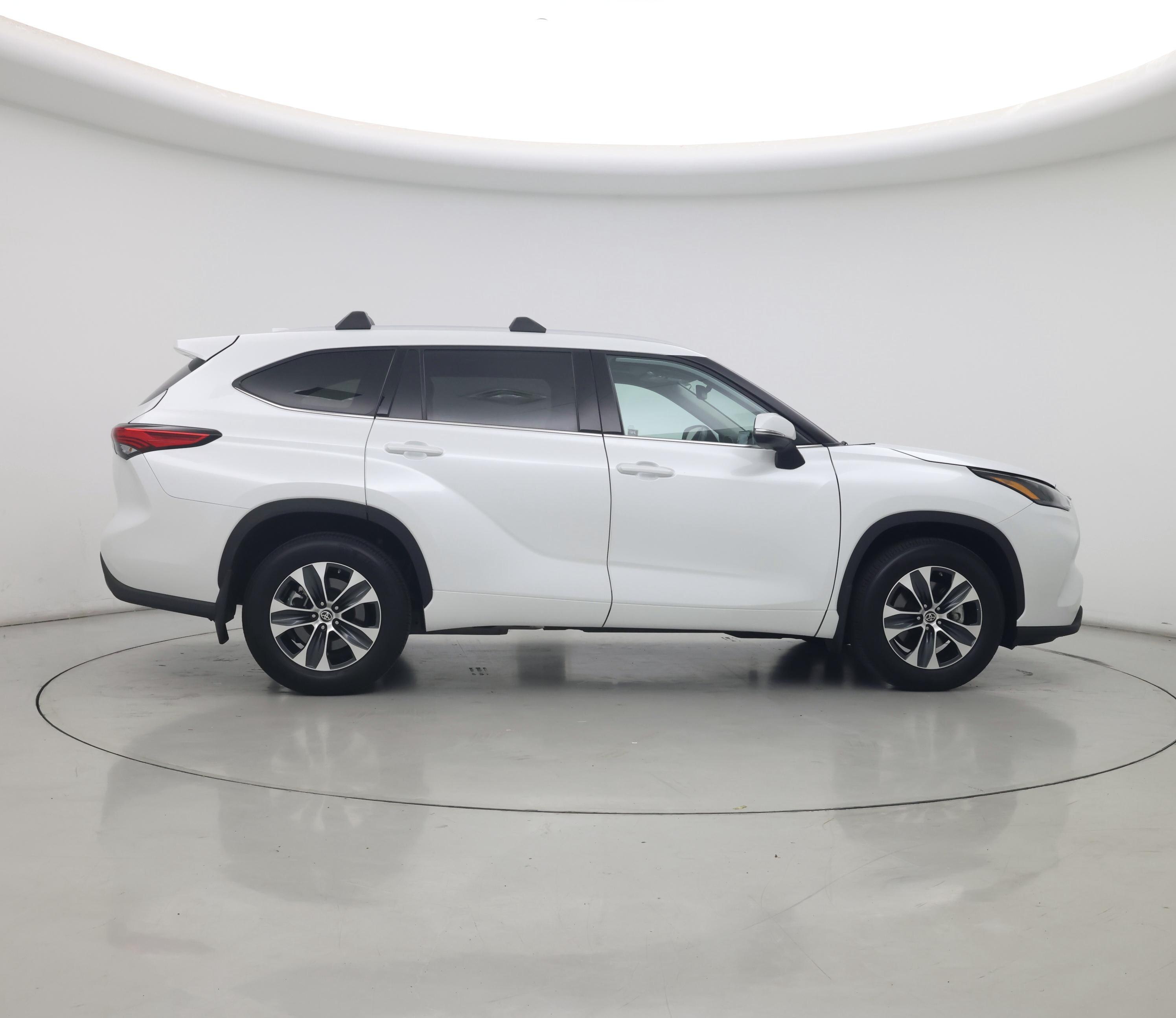 Thumbnail: 2022 Toyota Highlander - 7