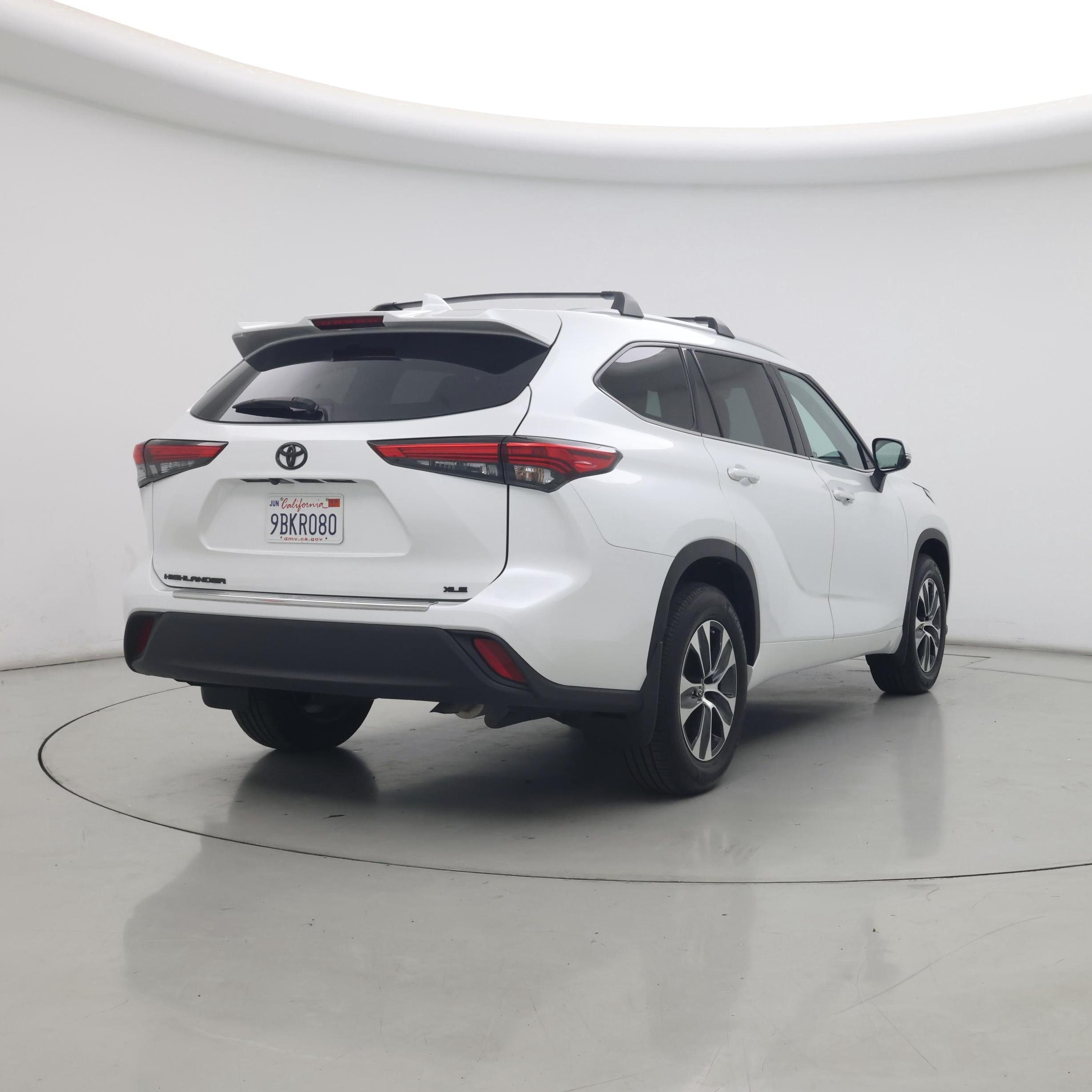 Thumbnail: 2022 Toyota Highlander - 8