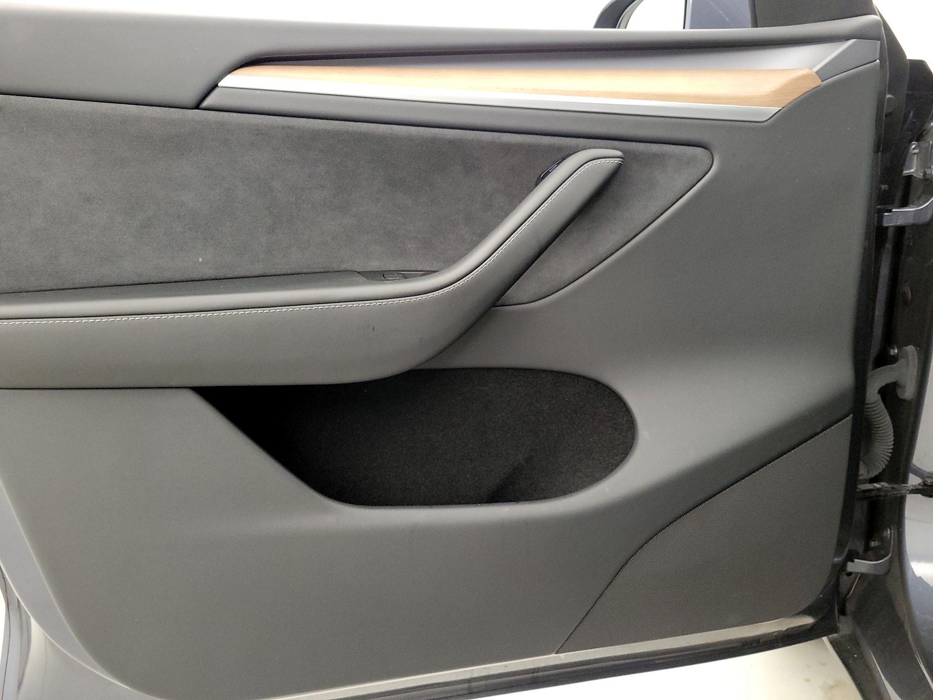 Thumbnail: 2023 Tesla Model Y - 12