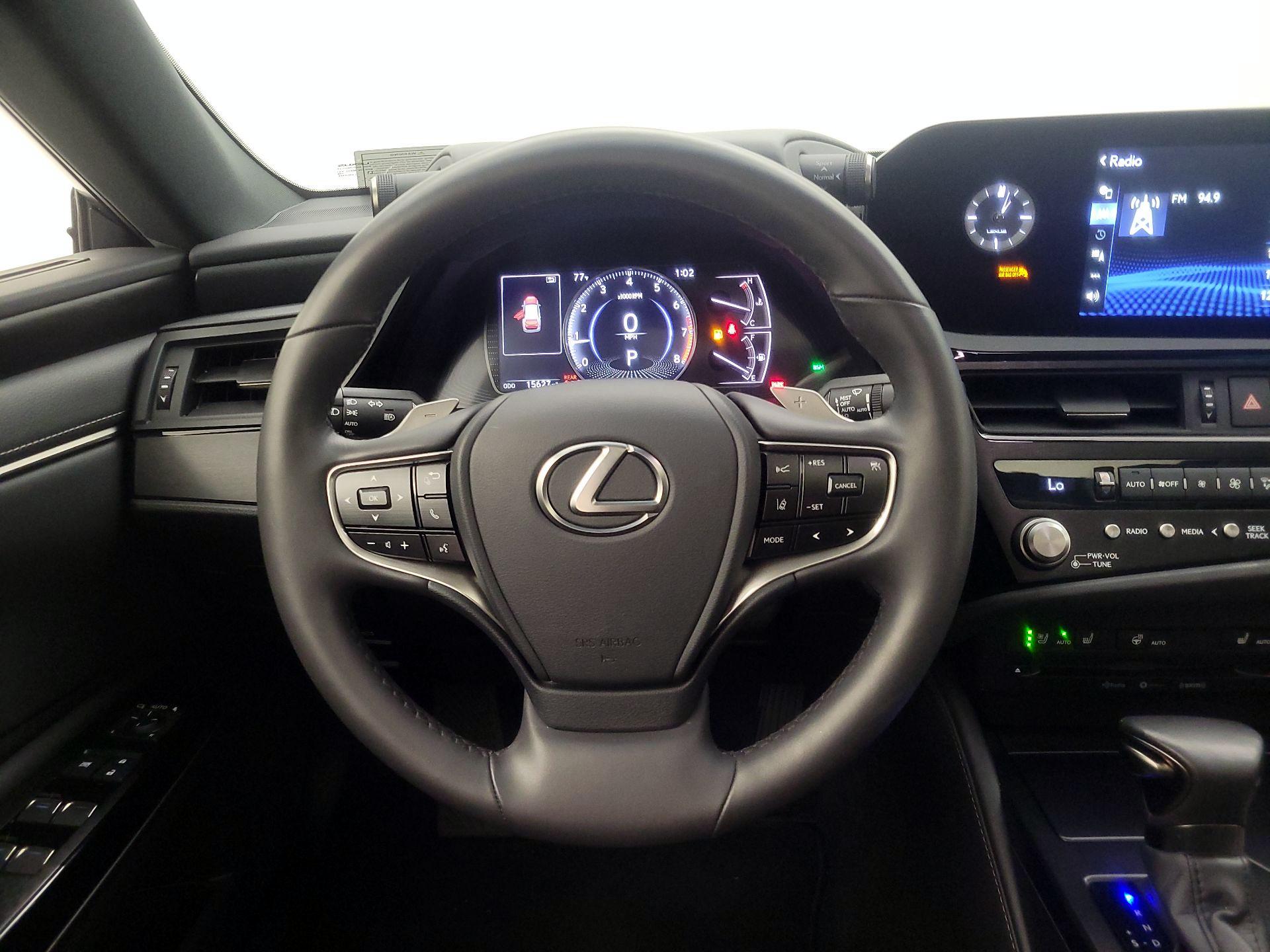 Thumbnail: 2022 Lexus ES - 10