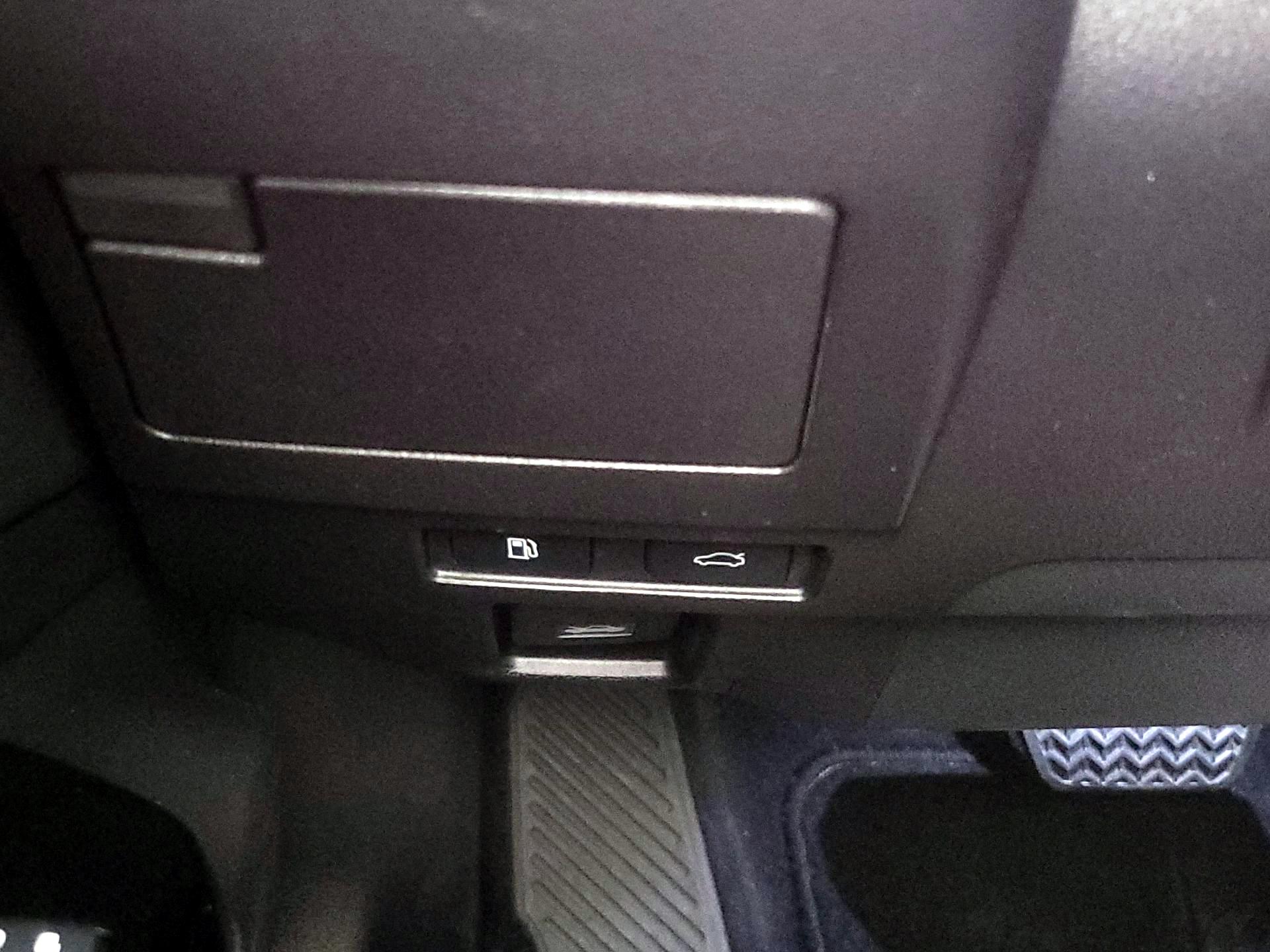 Thumbnail: 2022 Lexus ES - 13