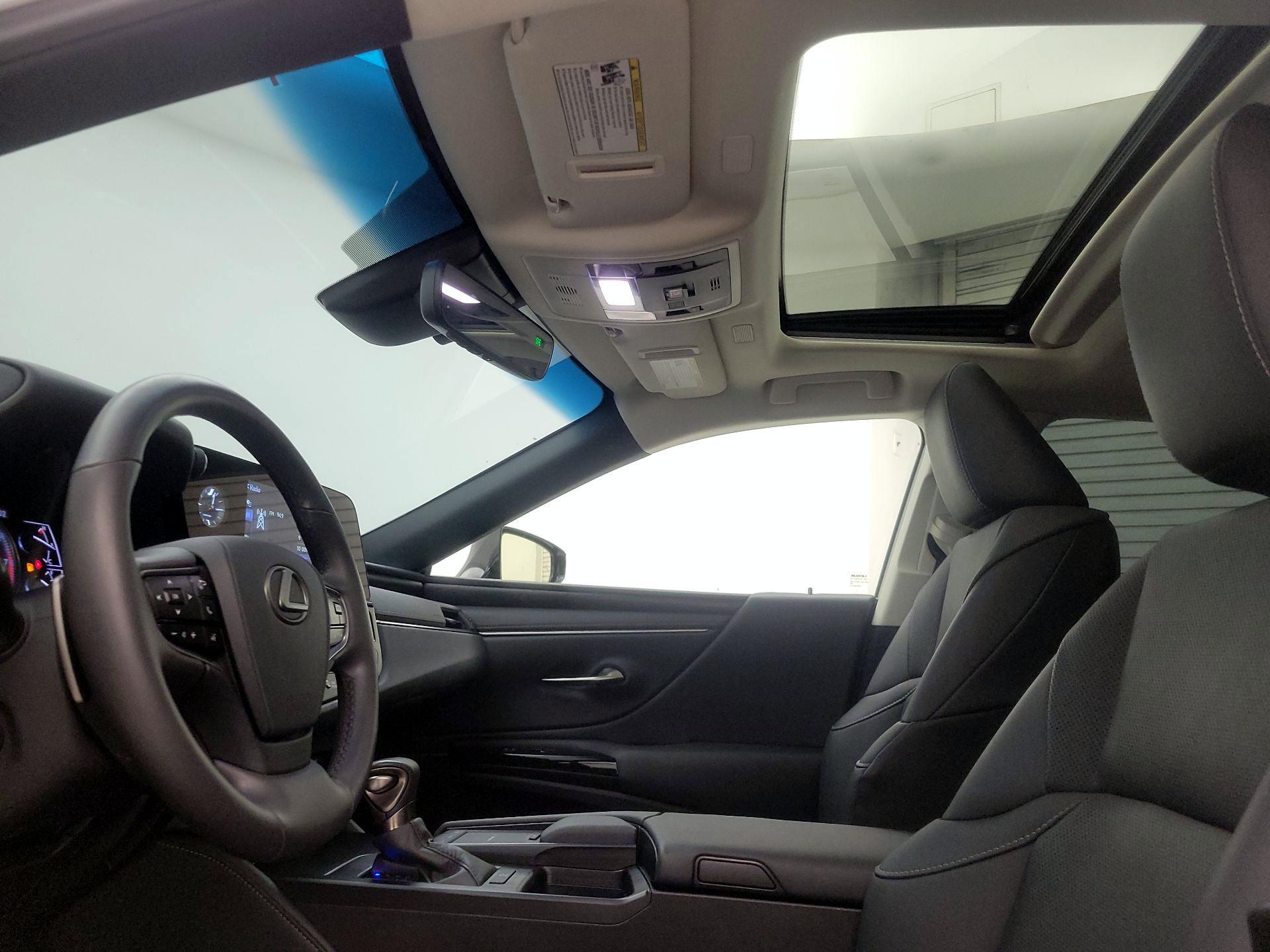 Thumbnail: 2022 Lexus ES - 19