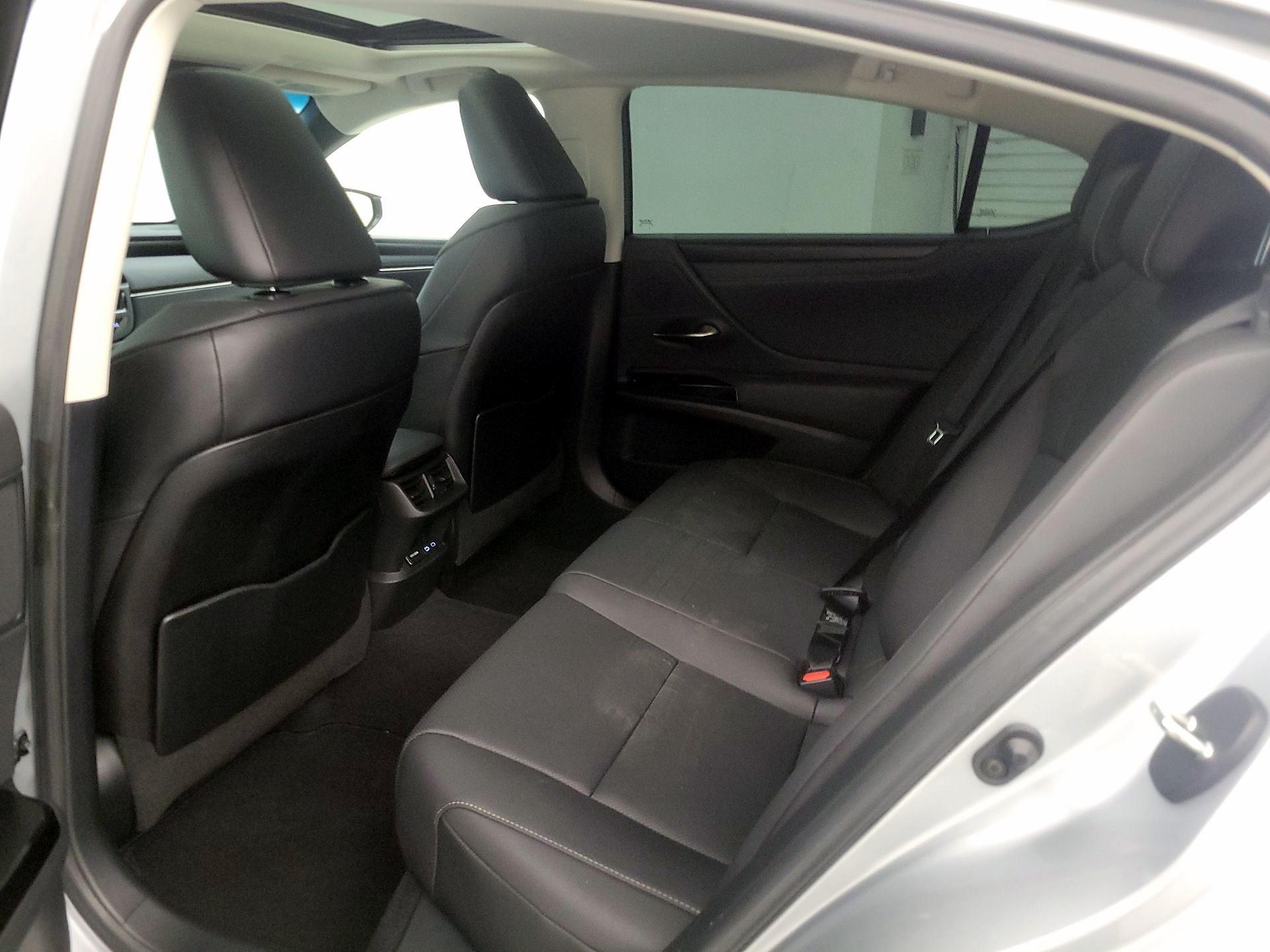 Thumbnail: 2022 Lexus ES - 20