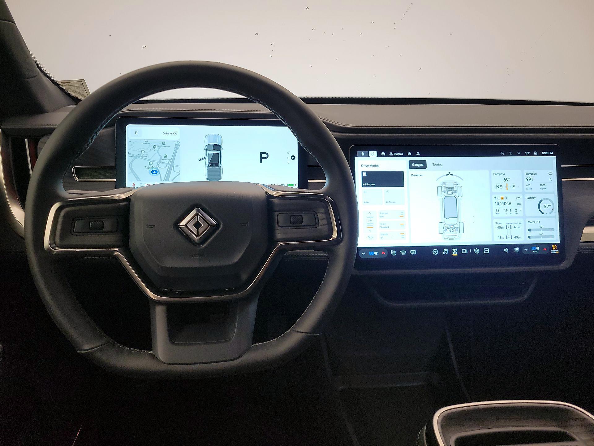 Thumbnail: 2025 Rivian R1T - 10