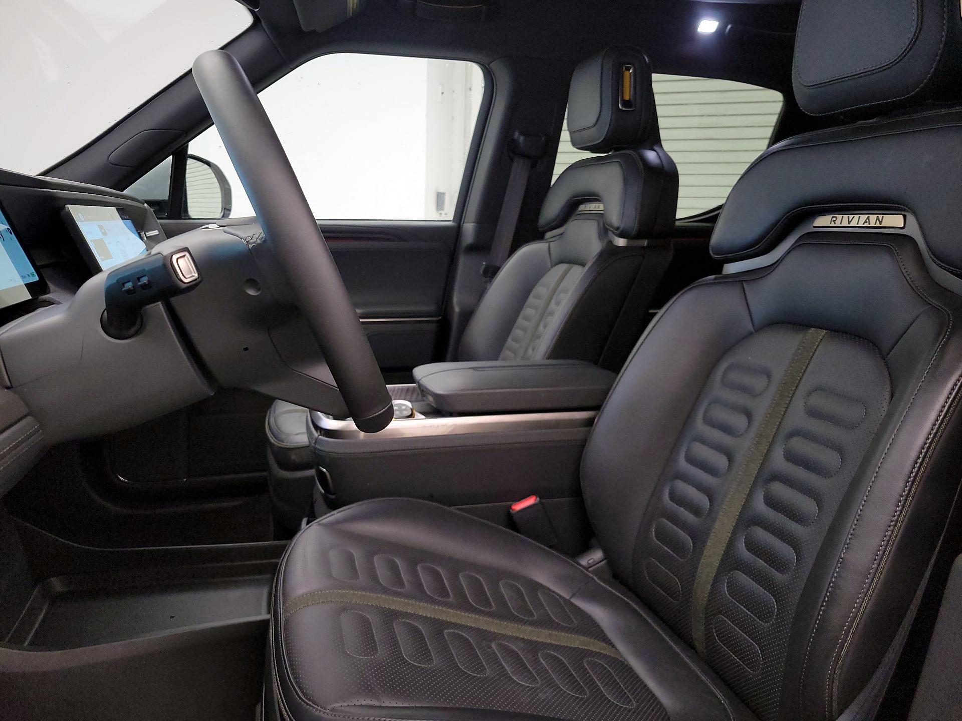 Thumbnail: 2025 Rivian R1T - 11