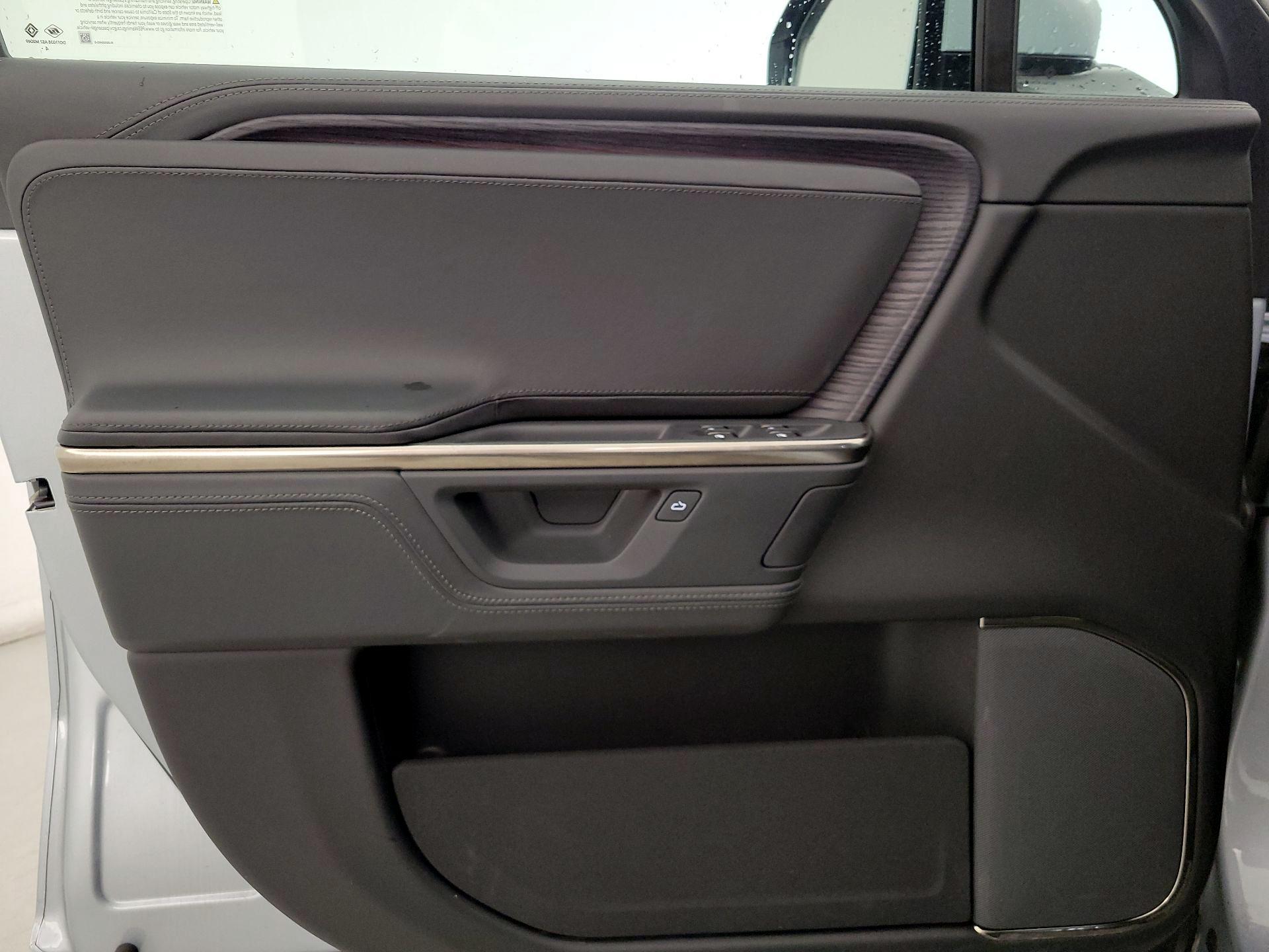 Thumbnail: 2025 Rivian R1T - 12