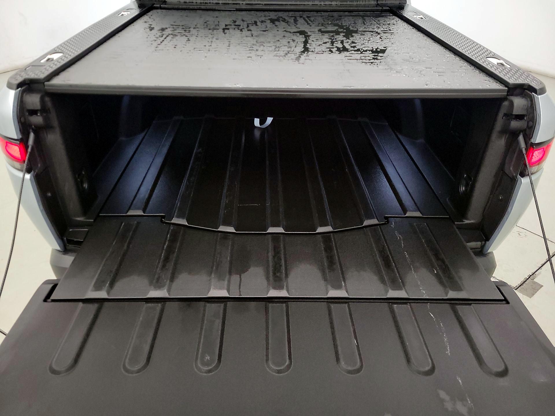 Thumbnail: 2025 Rivian R1T - 19