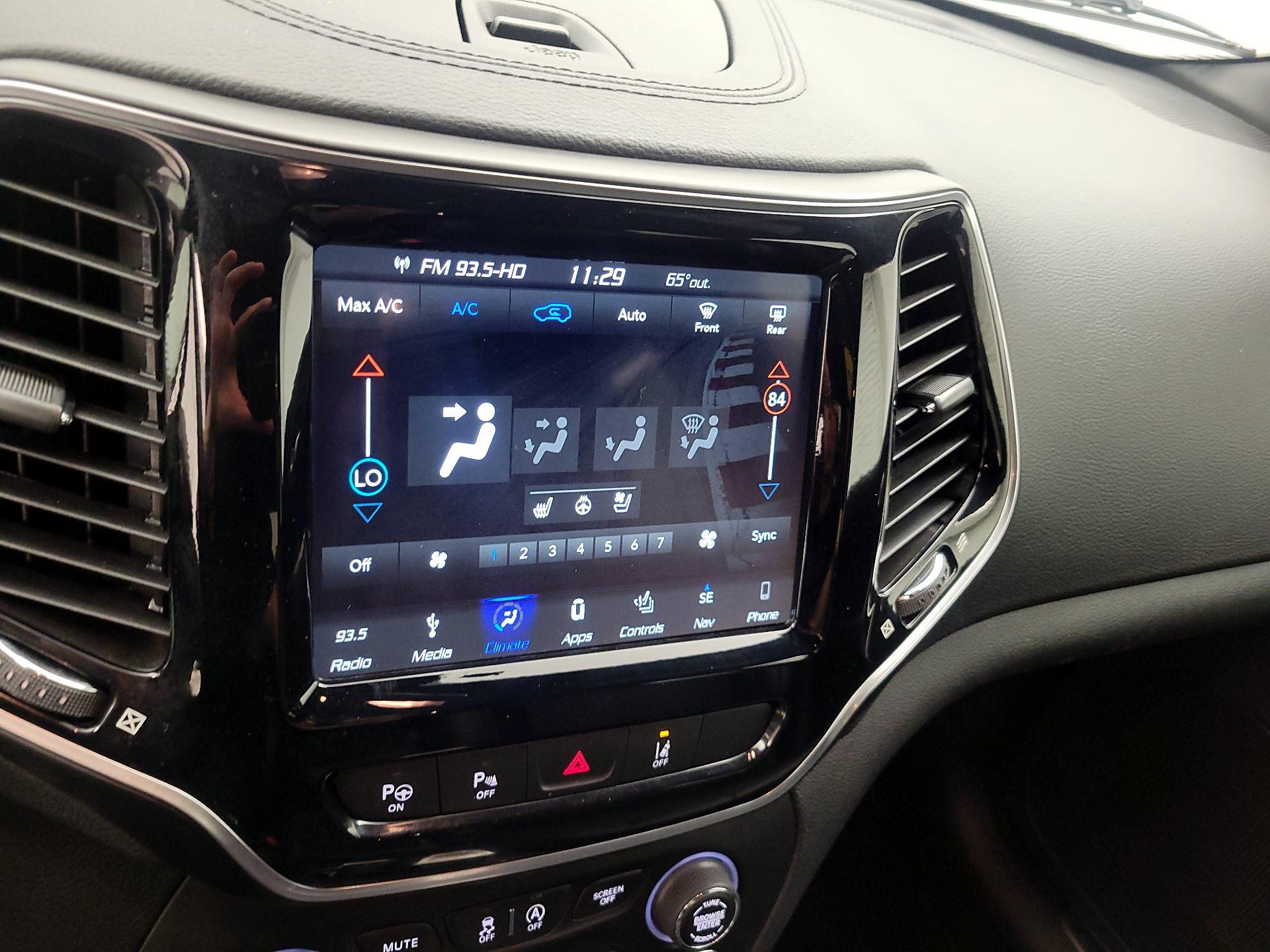 Thumbnail: 2019 Jeep Cherokee - 16