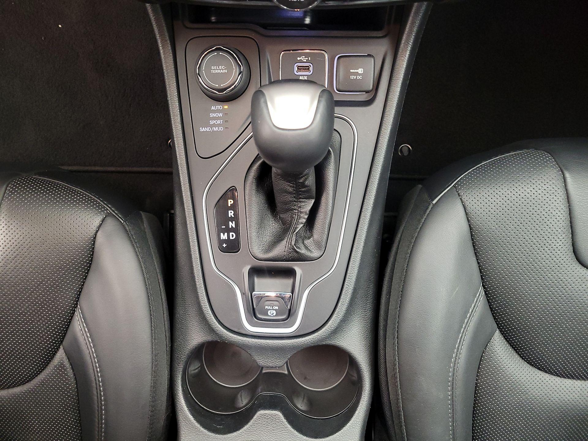 Thumbnail: 2019 Jeep Cherokee - 17