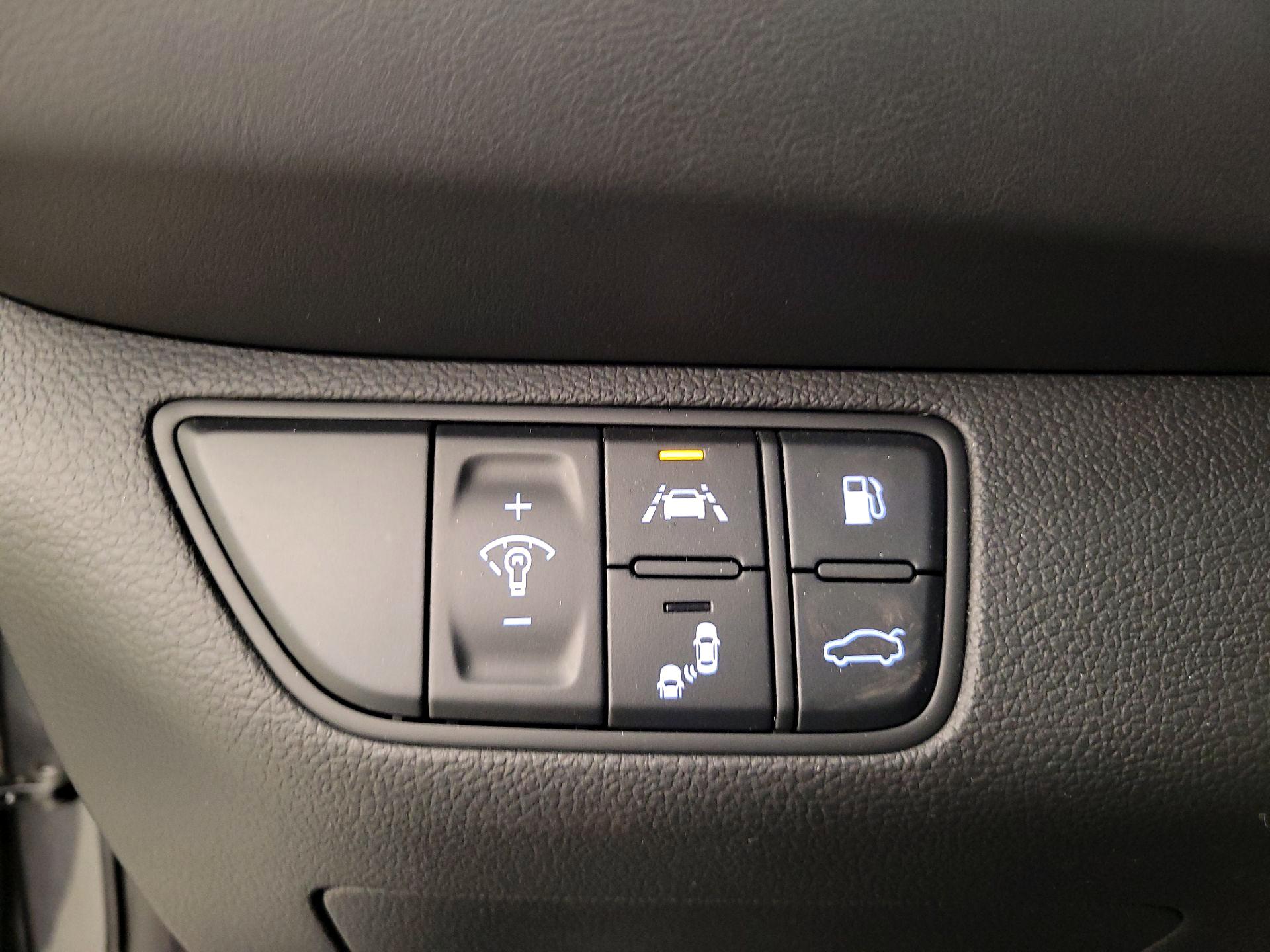 Thumbnail: 2019 Genesis G70 - 13