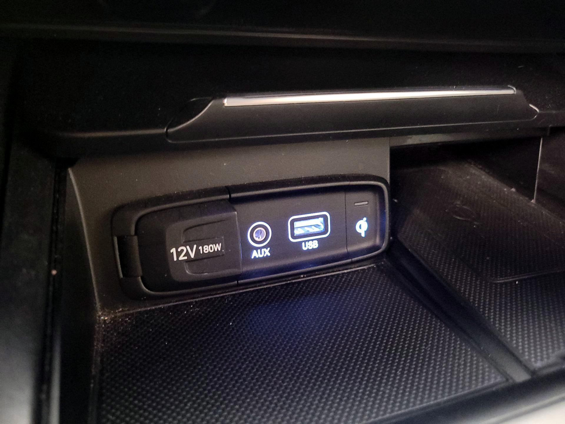 Thumbnail: 2019 Genesis G70 - 19