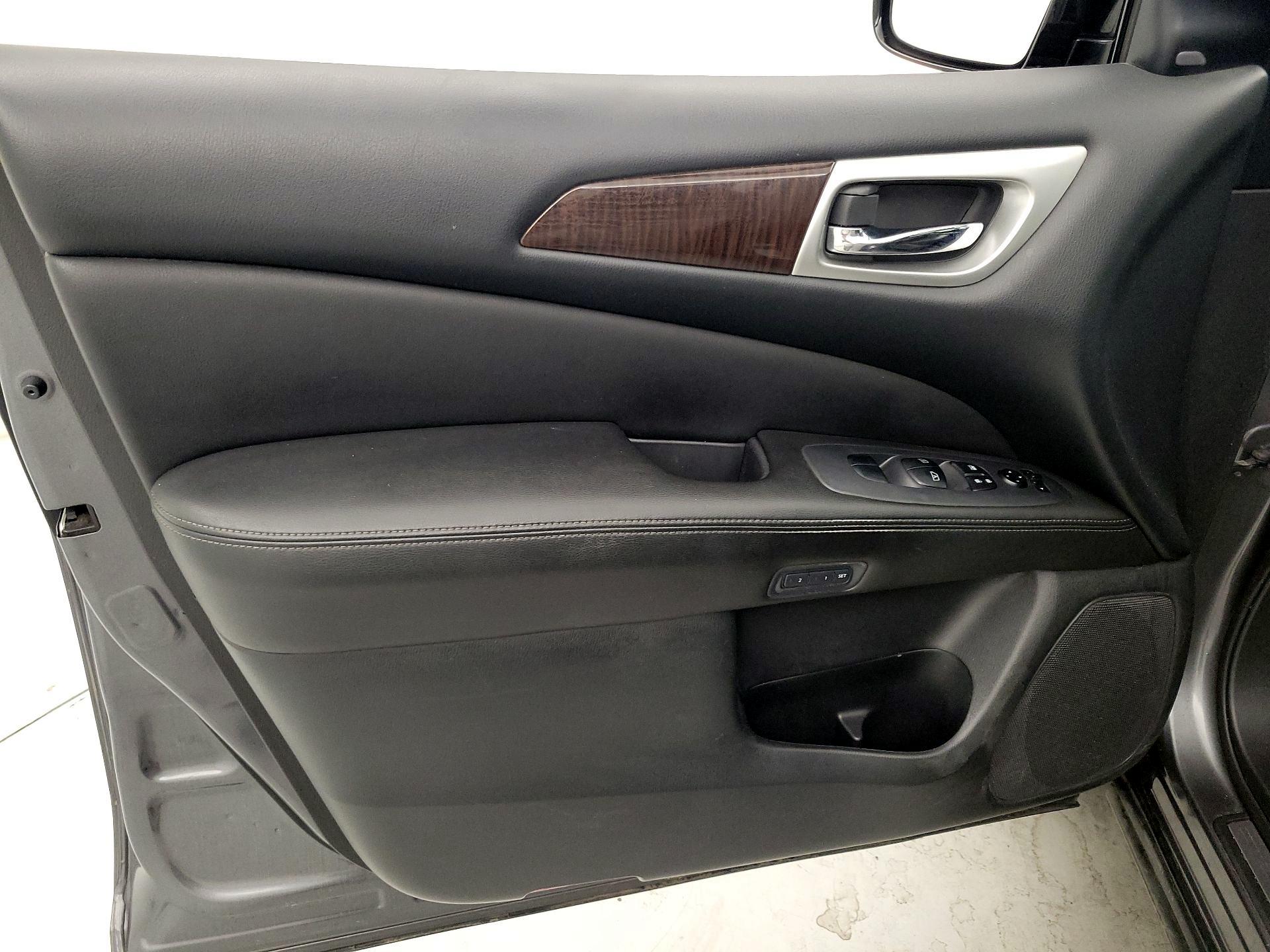 Thumbnail: 2015 Nissan Pathfinder - 12