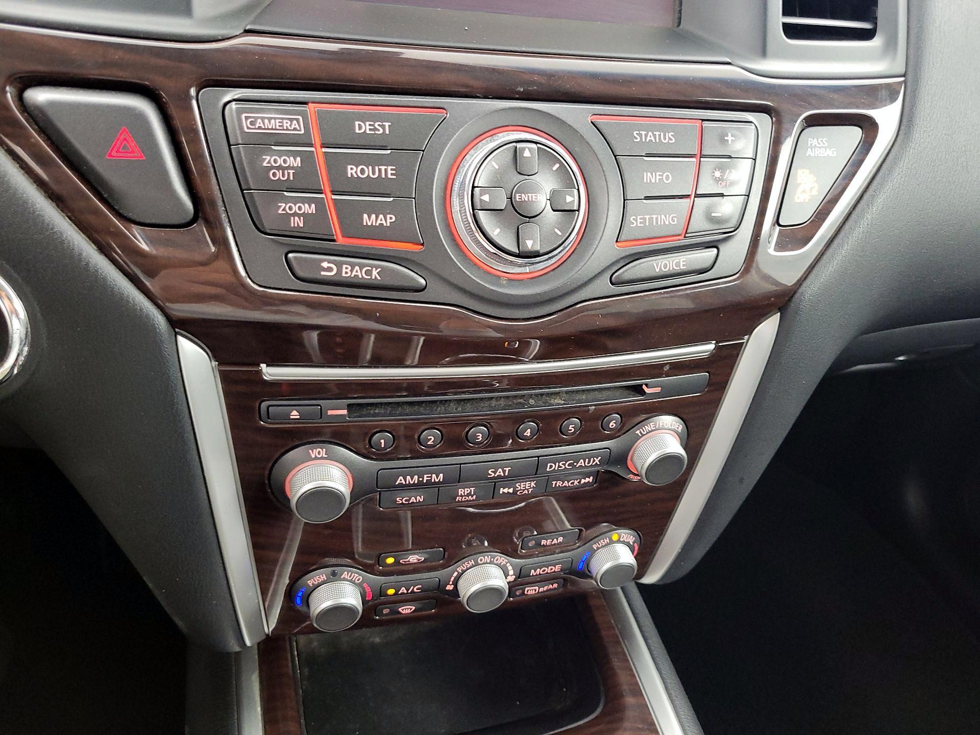 Thumbnail: 2015 Nissan Pathfinder - 17