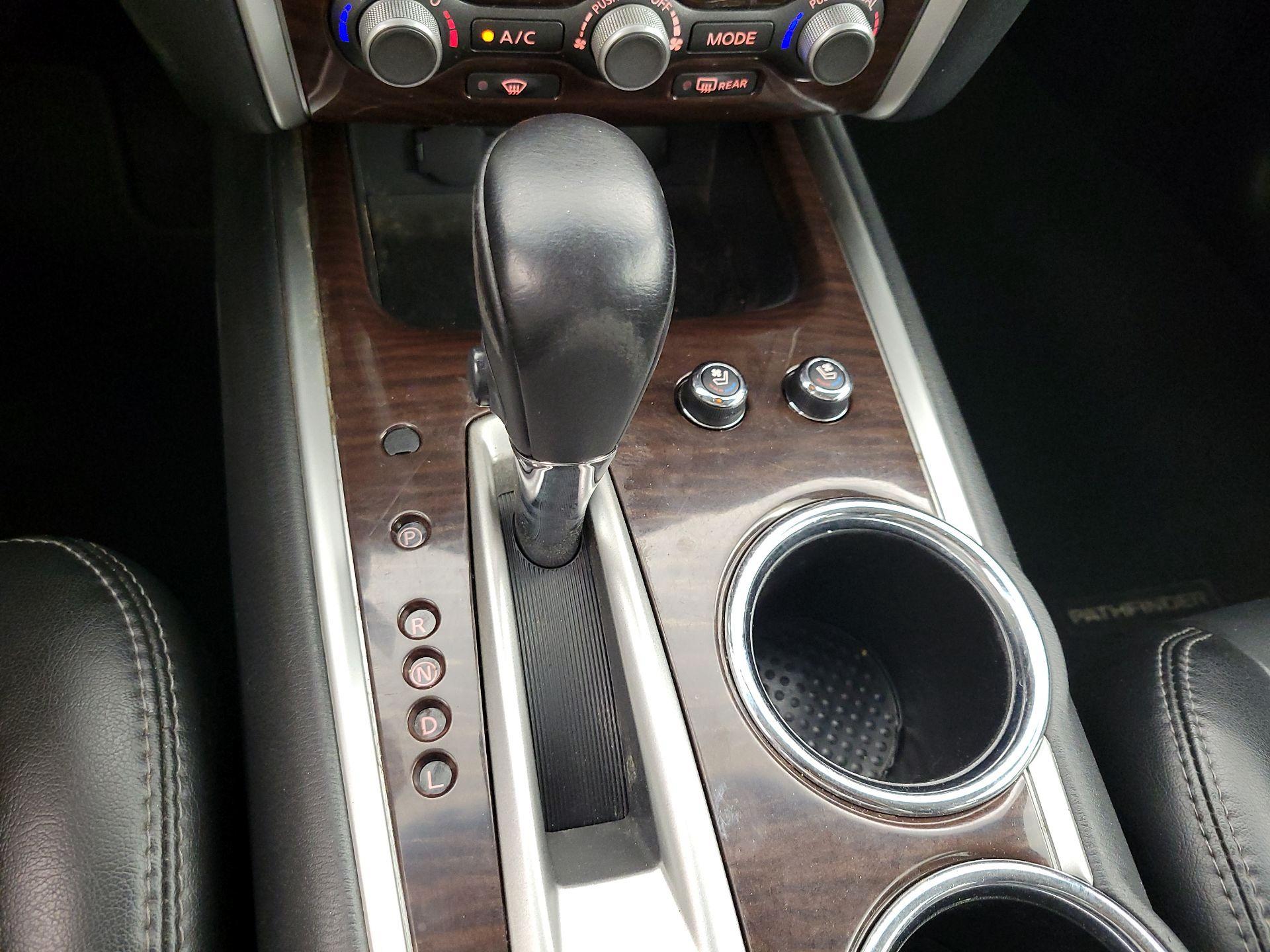 Thumbnail: 2015 Nissan Pathfinder - 18