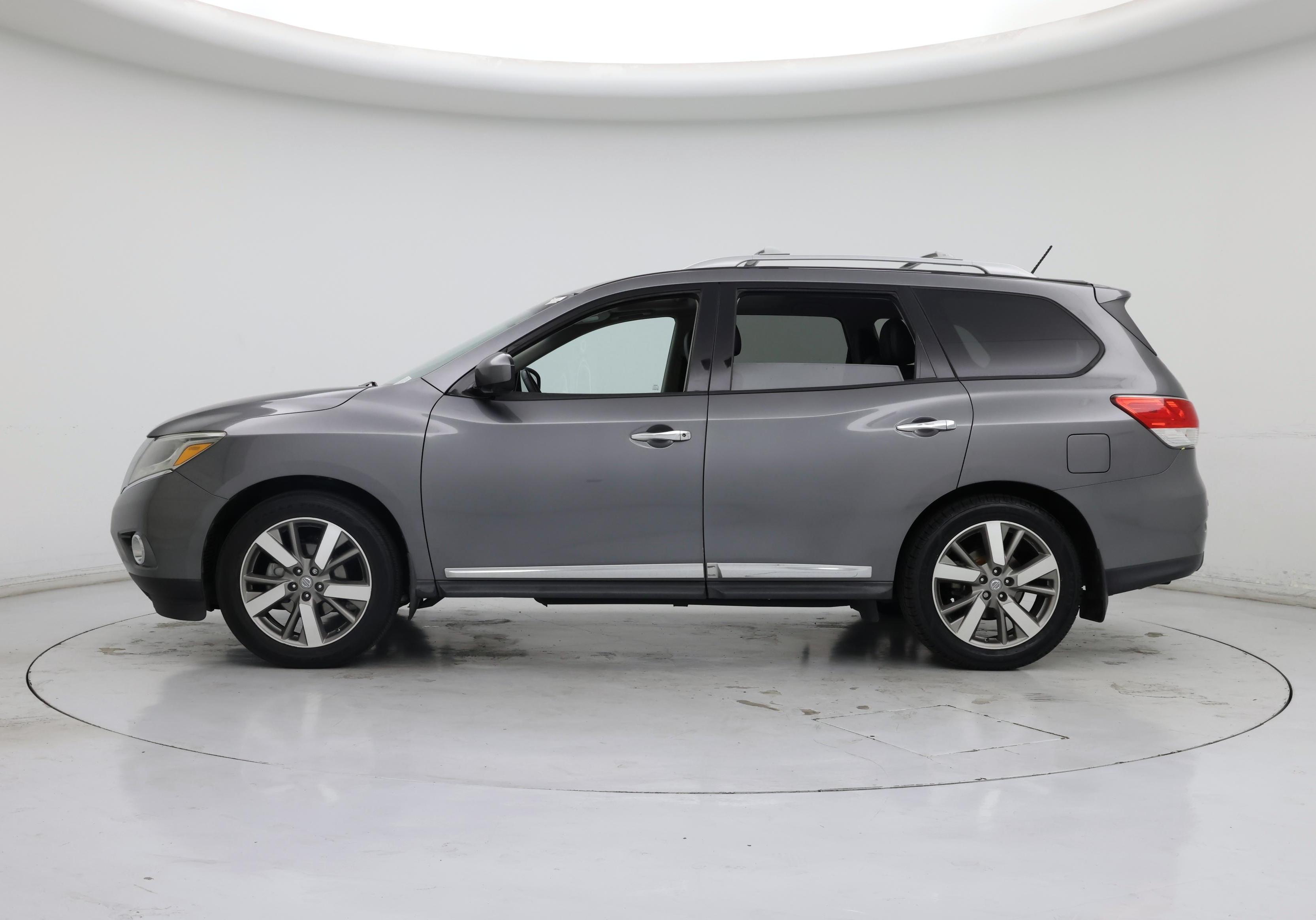 Thumbnail: 2015 Nissan Pathfinder - 3