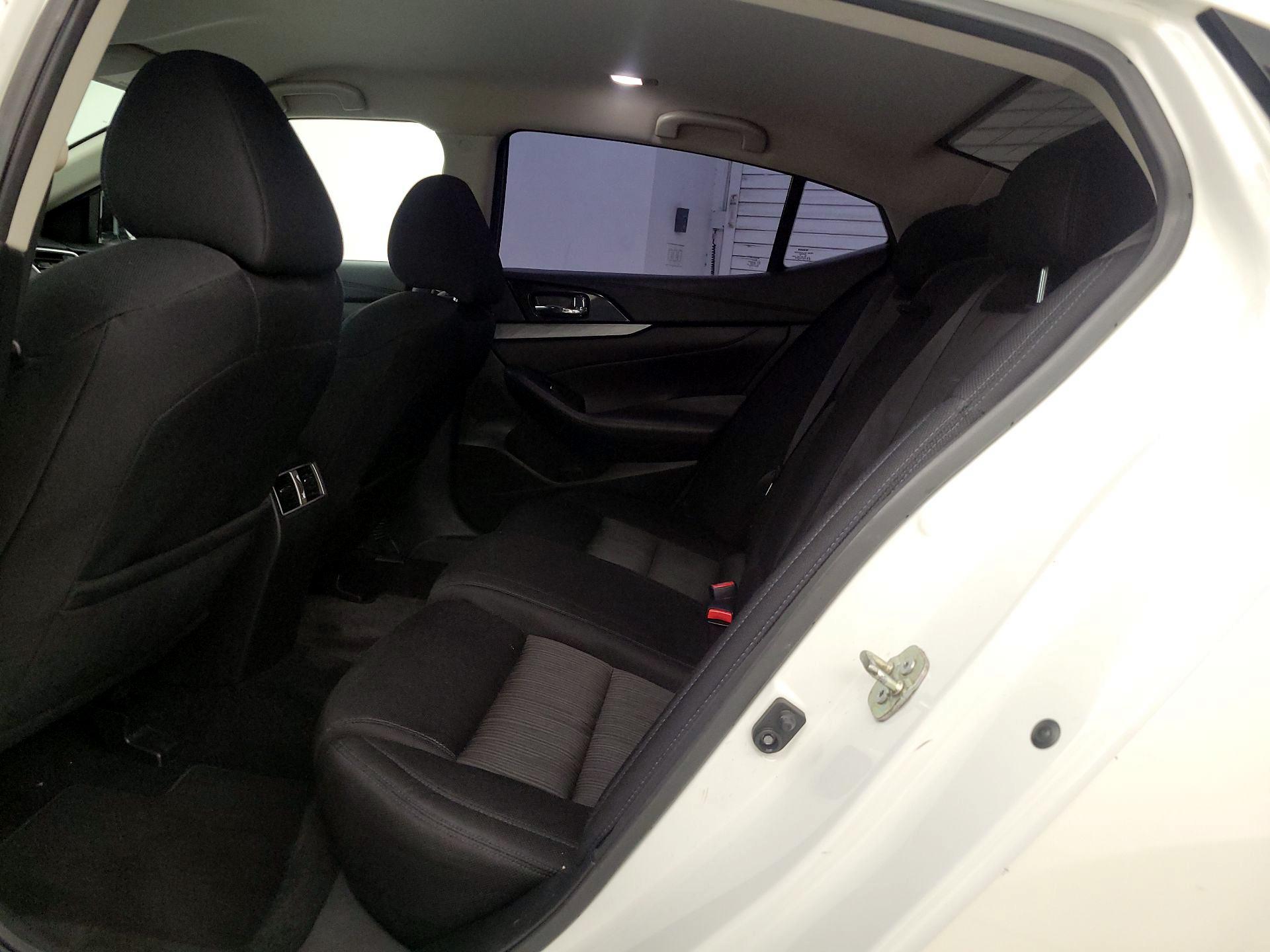 Thumbnail: 2017 Nissan Maxima - 20