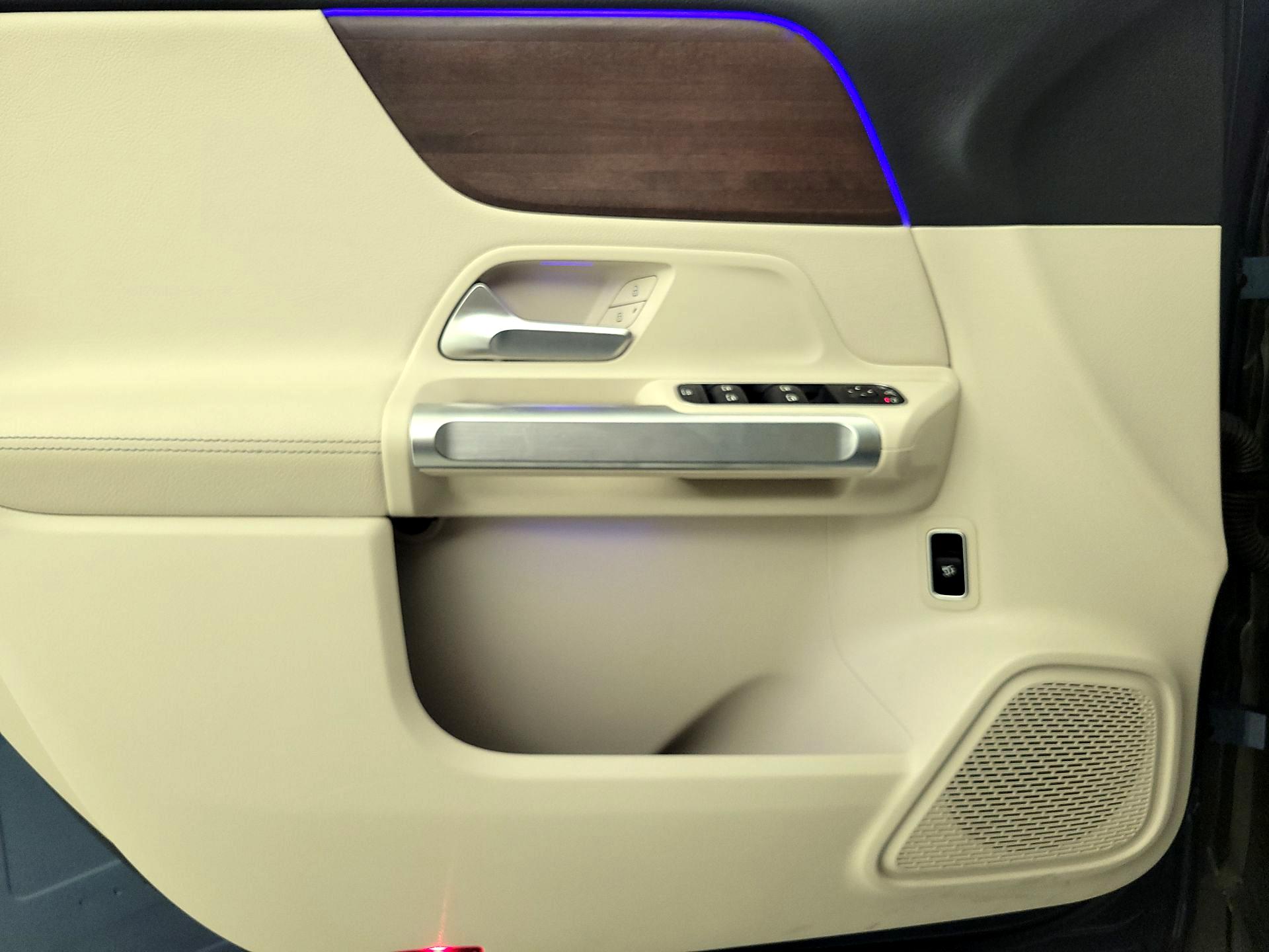 Thumbnail: 2022 Mercedes-Benz GLB - 12