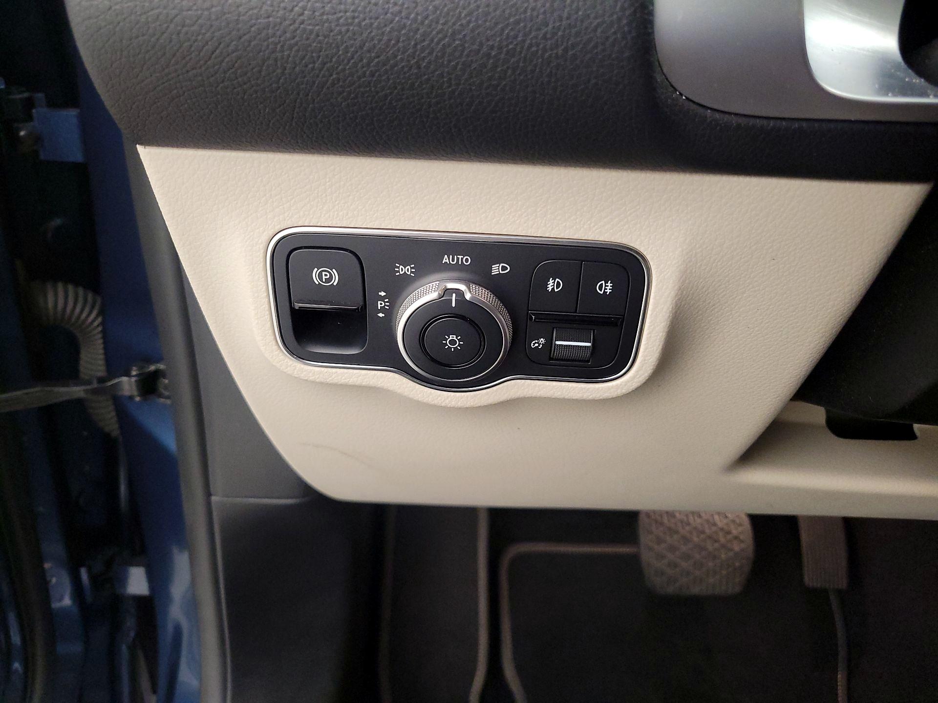 Thumbnail: 2022 Mercedes-Benz GLB - 13