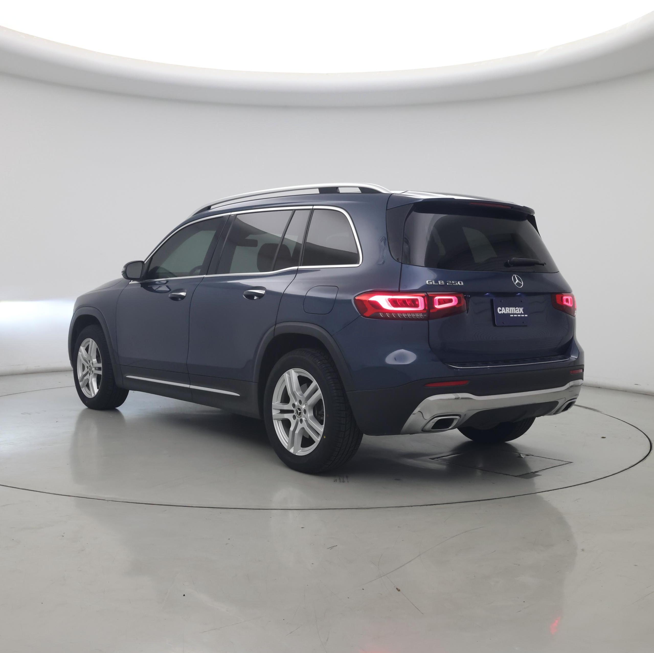 Thumbnail: 2022 Mercedes-Benz GLB - 2