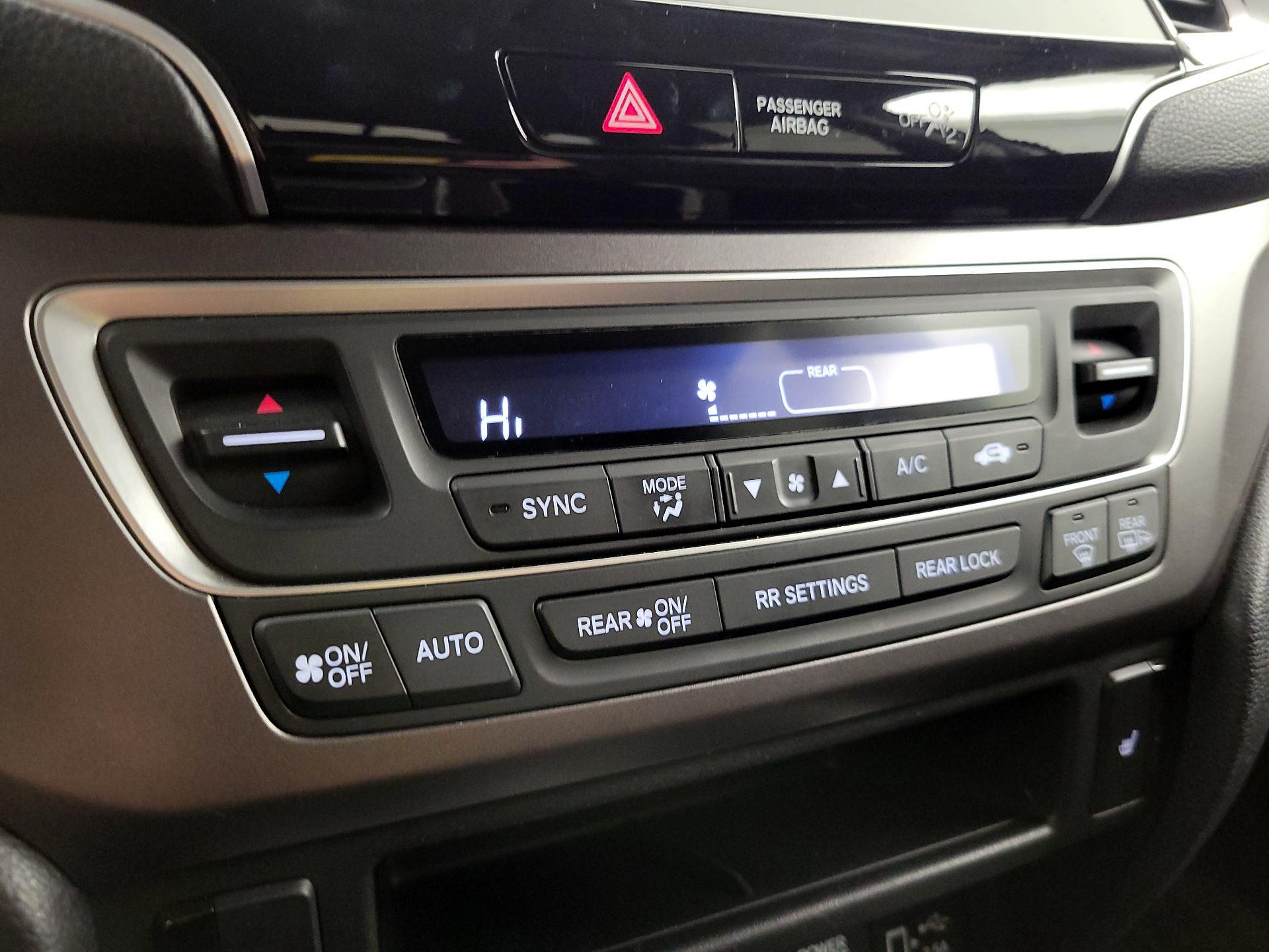 Thumbnail: 2019 Honda Pilot - 16