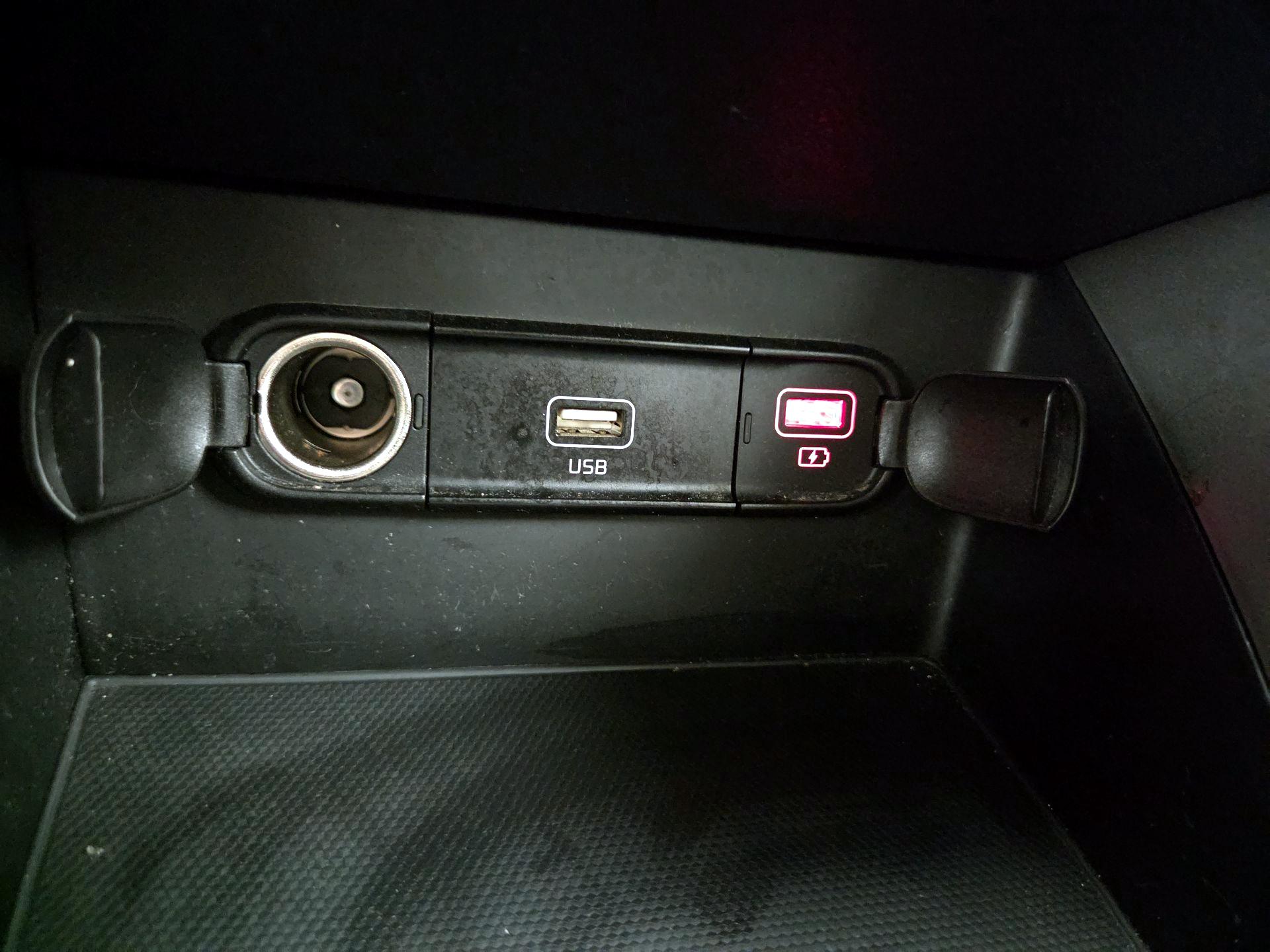 Thumbnail: 2021 Kia Niro - 18