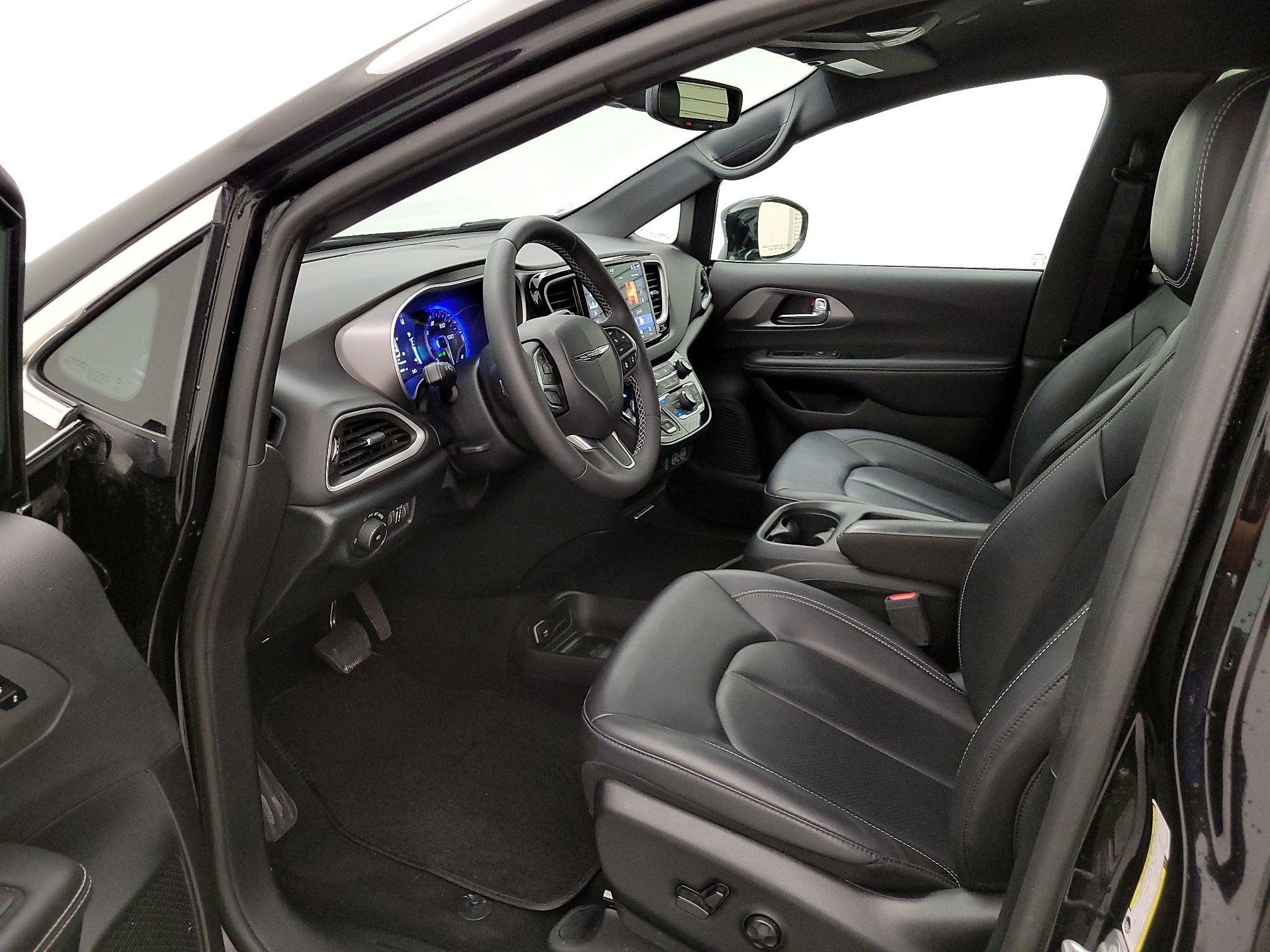 Thumbnail: 2025 Chrysler Pacifica - 11