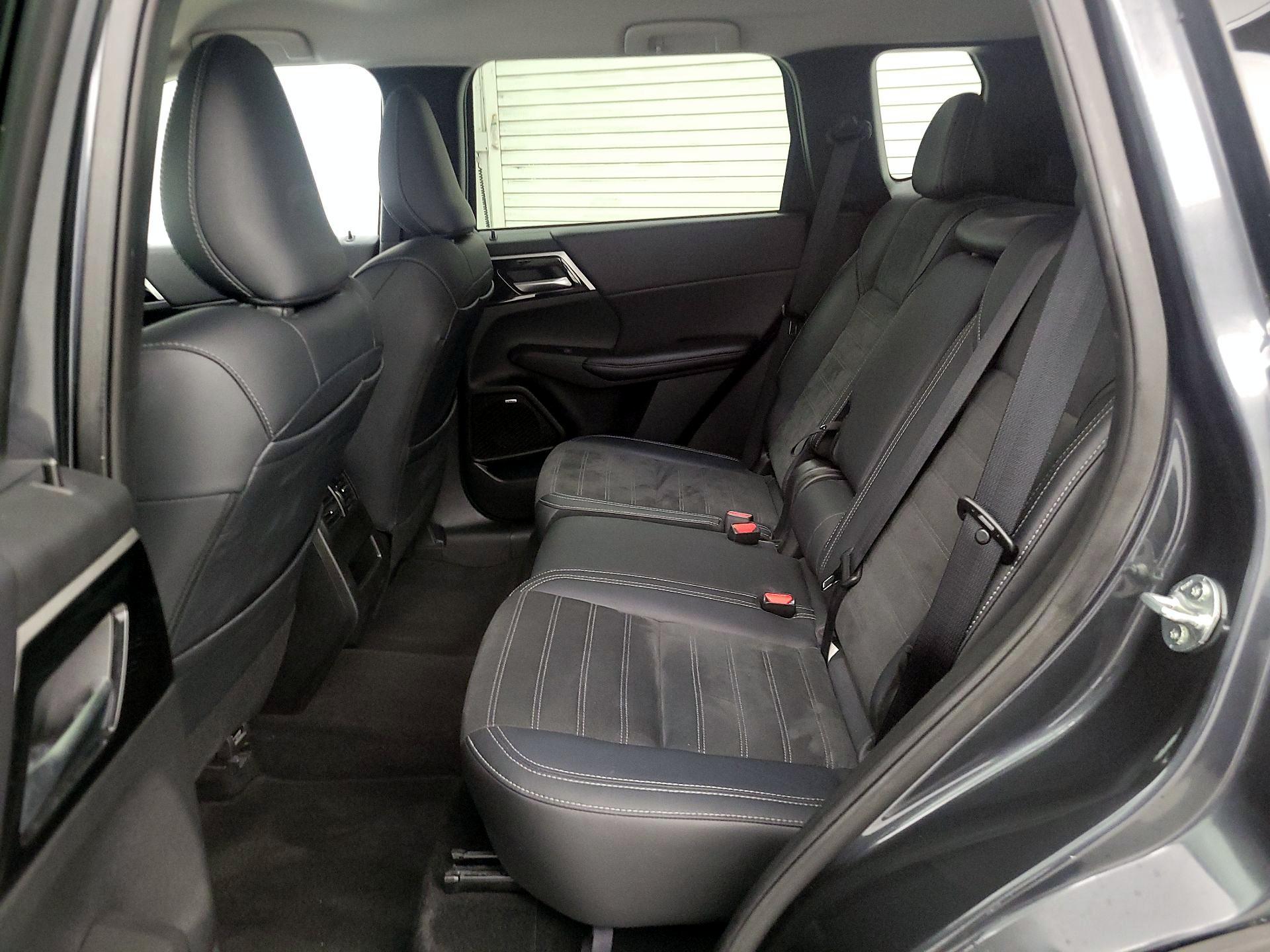 Thumbnail: 2025 Mitsubishi Outlander - 19