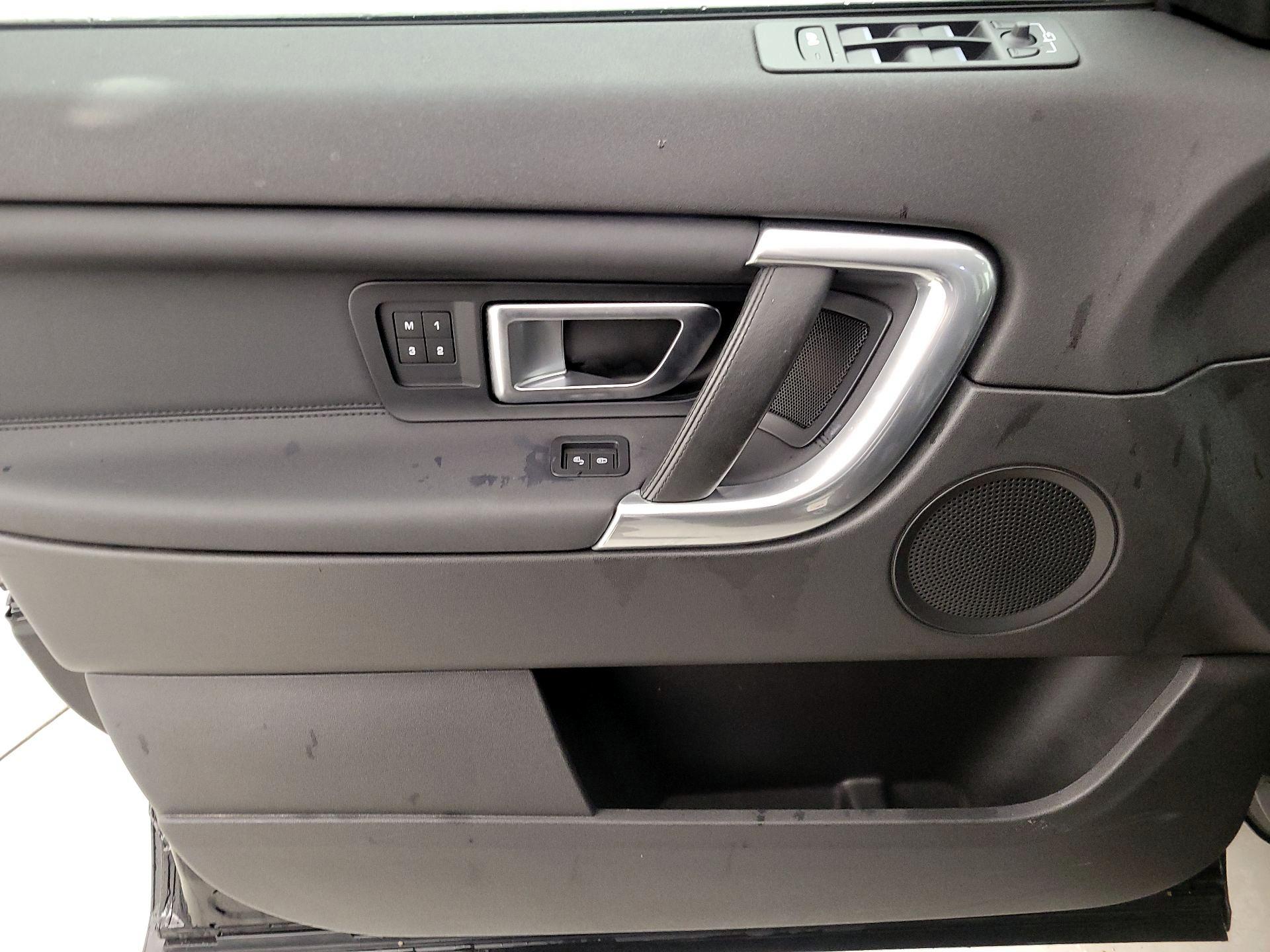 Thumbnail: 2019 Land Rover Discovery Sport - 12