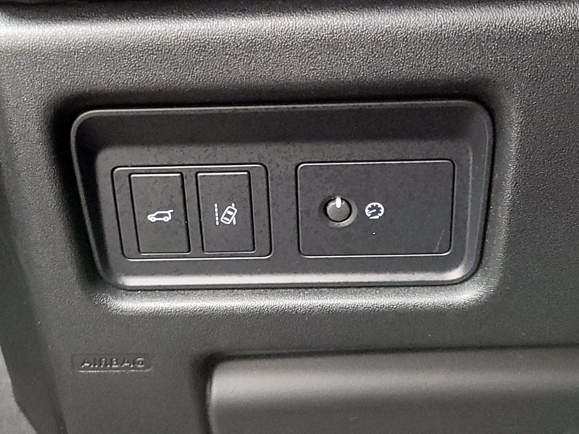 Thumbnail: 2019 Land Rover Discovery Sport - 13