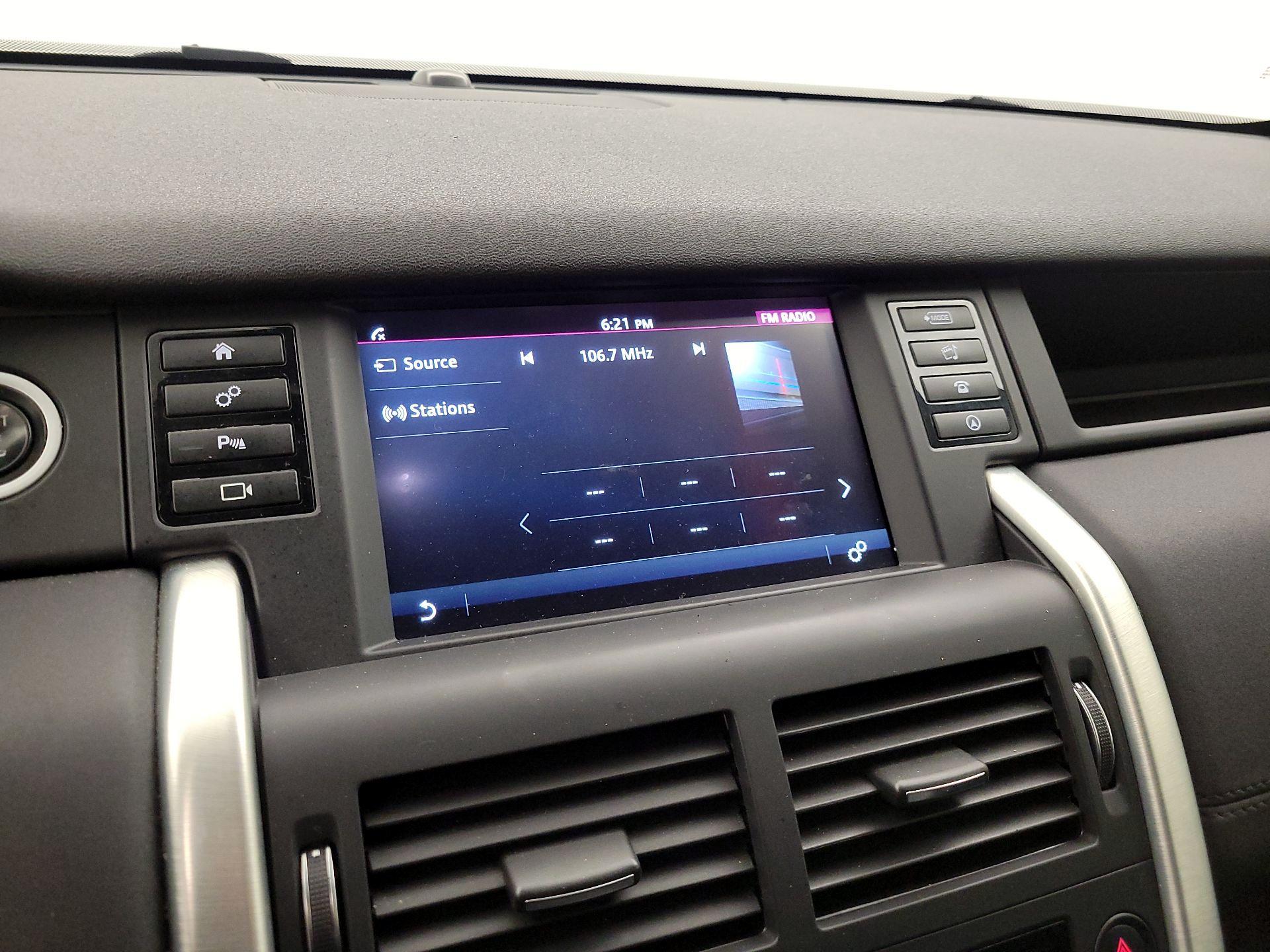 Thumbnail: 2019 Land Rover Discovery Sport - 15