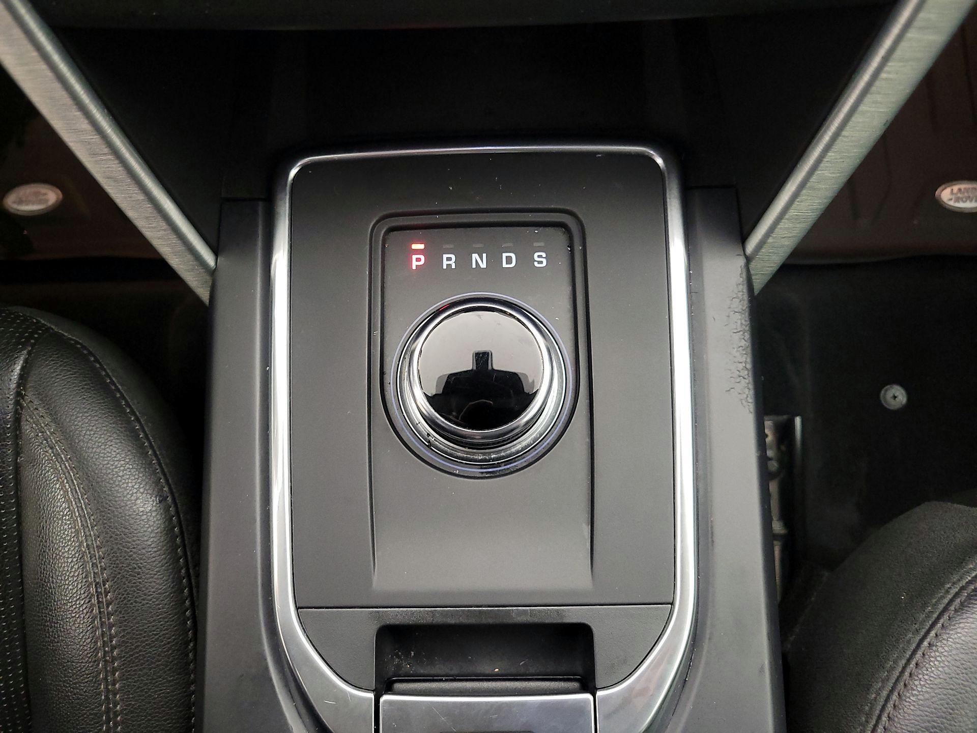 Thumbnail: 2019 Land Rover Discovery Sport - 17