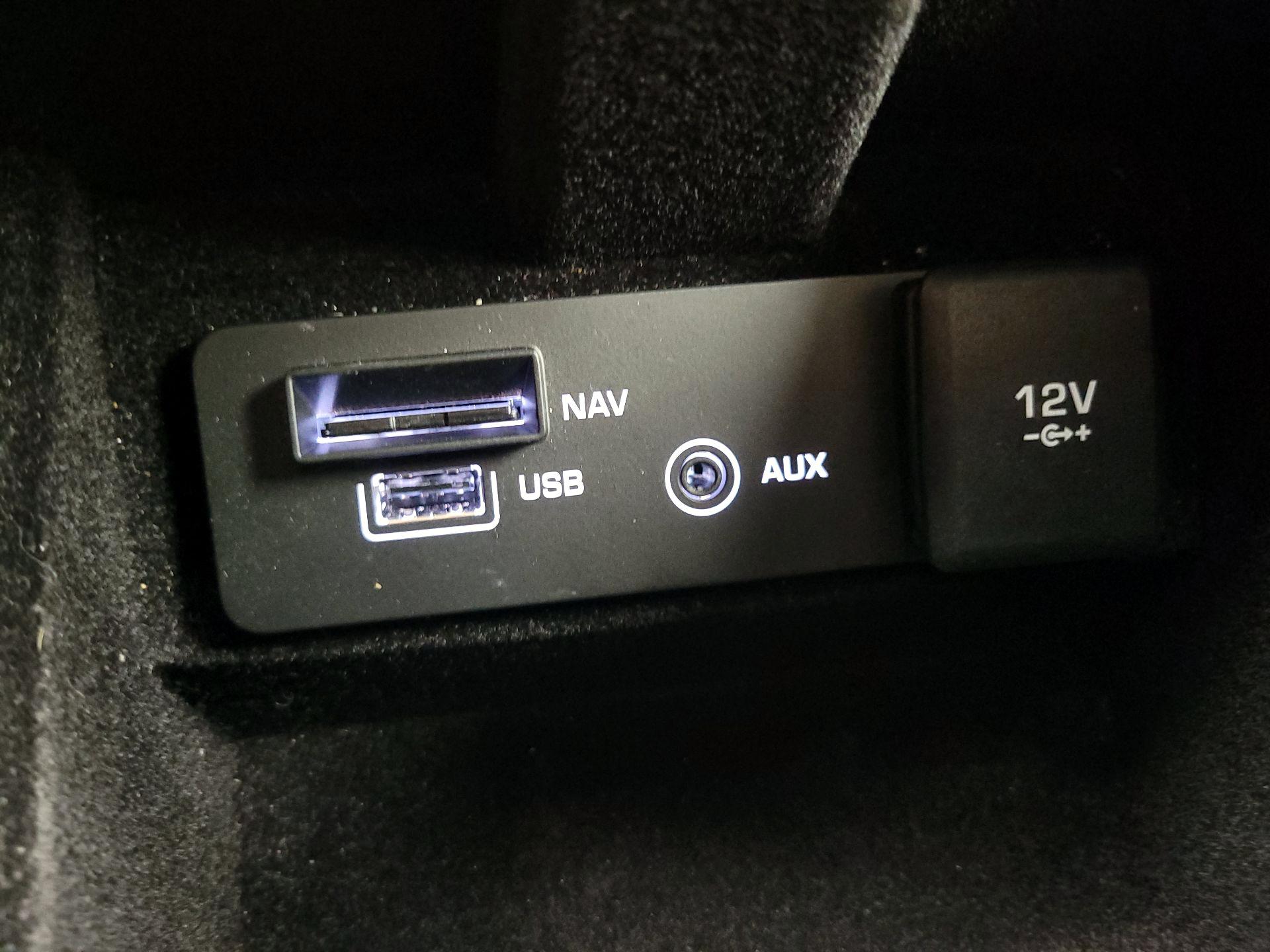 Thumbnail: 2019 Land Rover Discovery Sport - 18