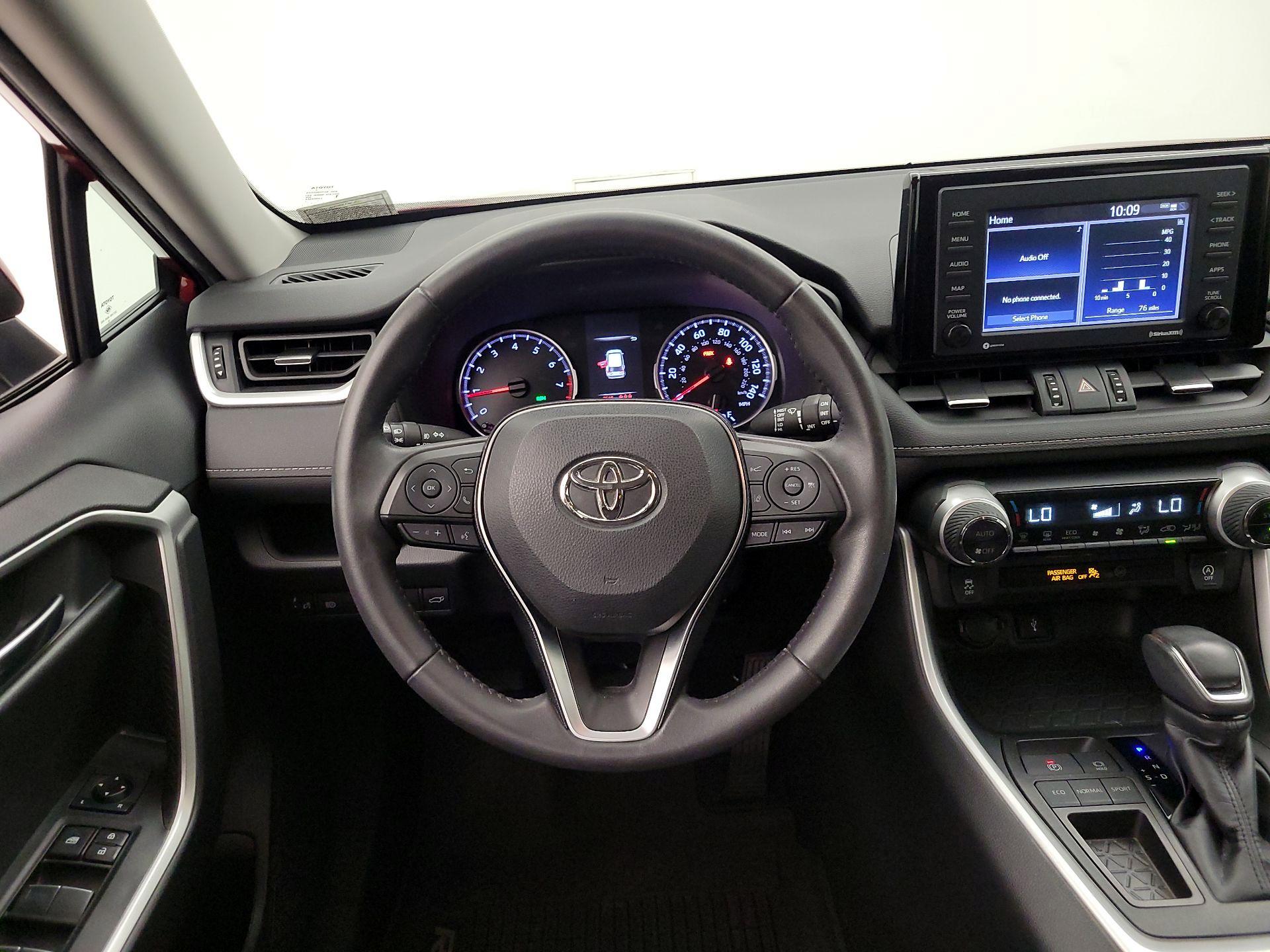 Thumbnail: 2020 Toyota RAV4 - 10