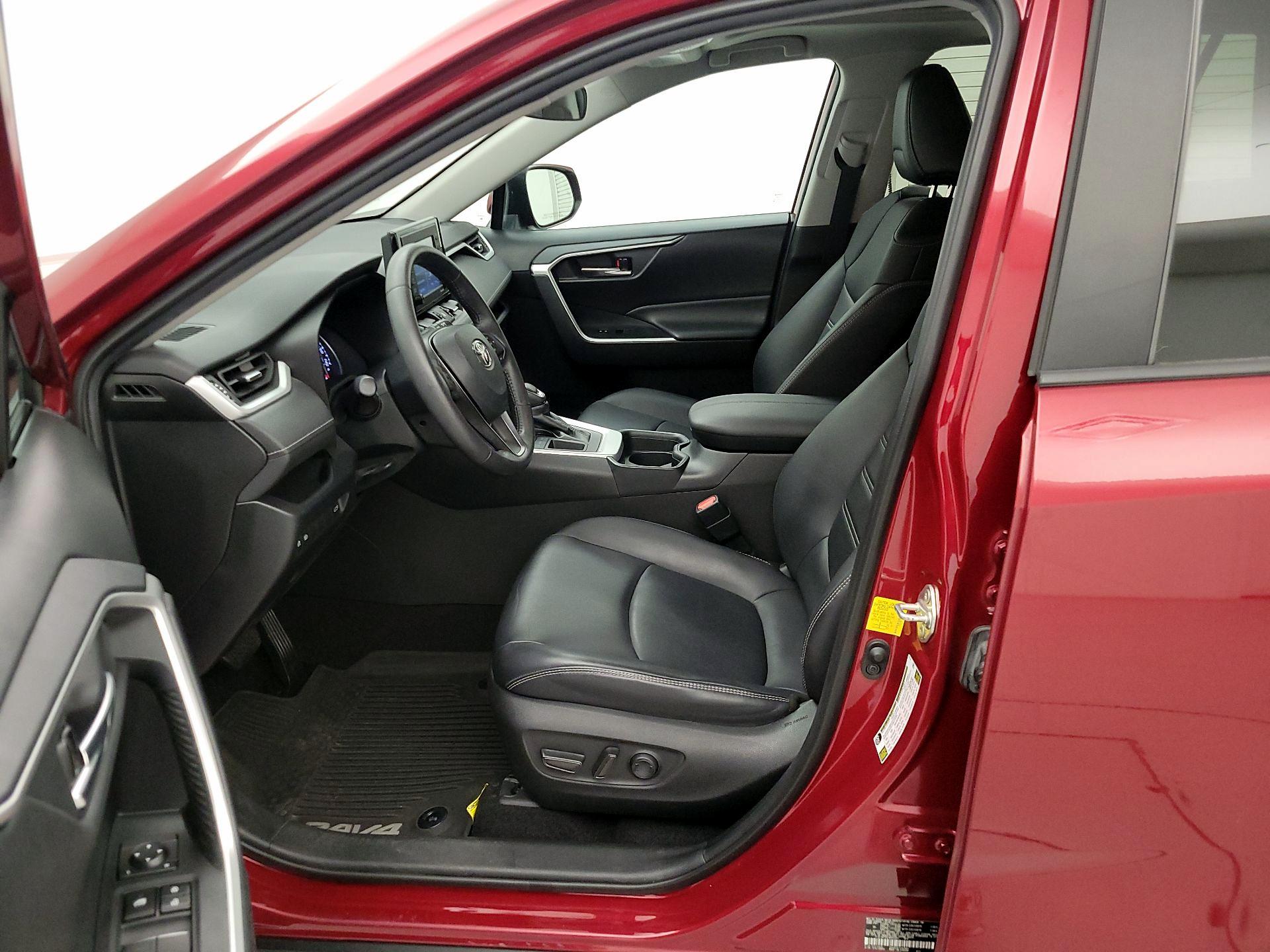 Thumbnail: 2020 Toyota RAV4 - 11