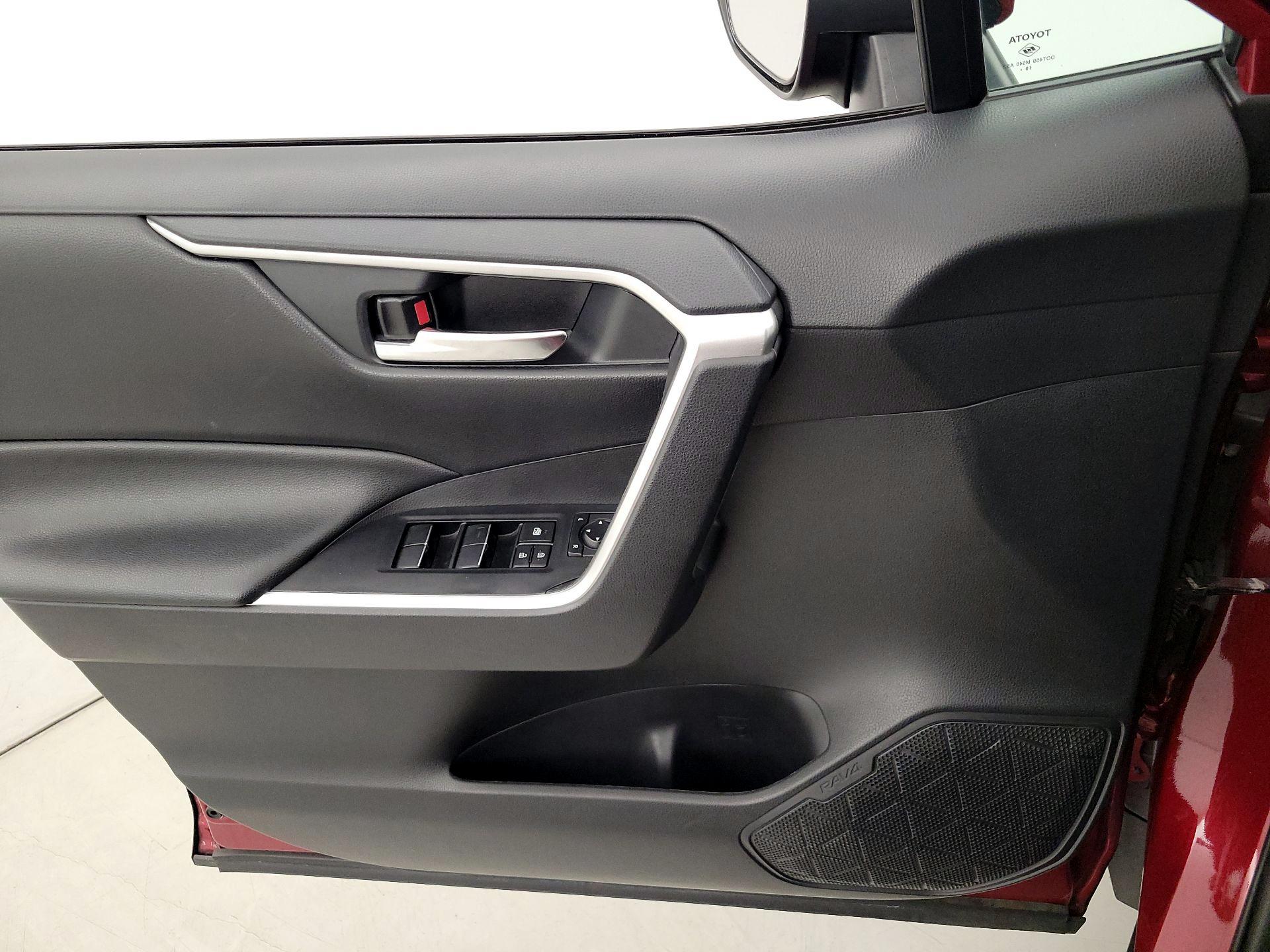 Thumbnail: 2020 Toyota RAV4 - 12