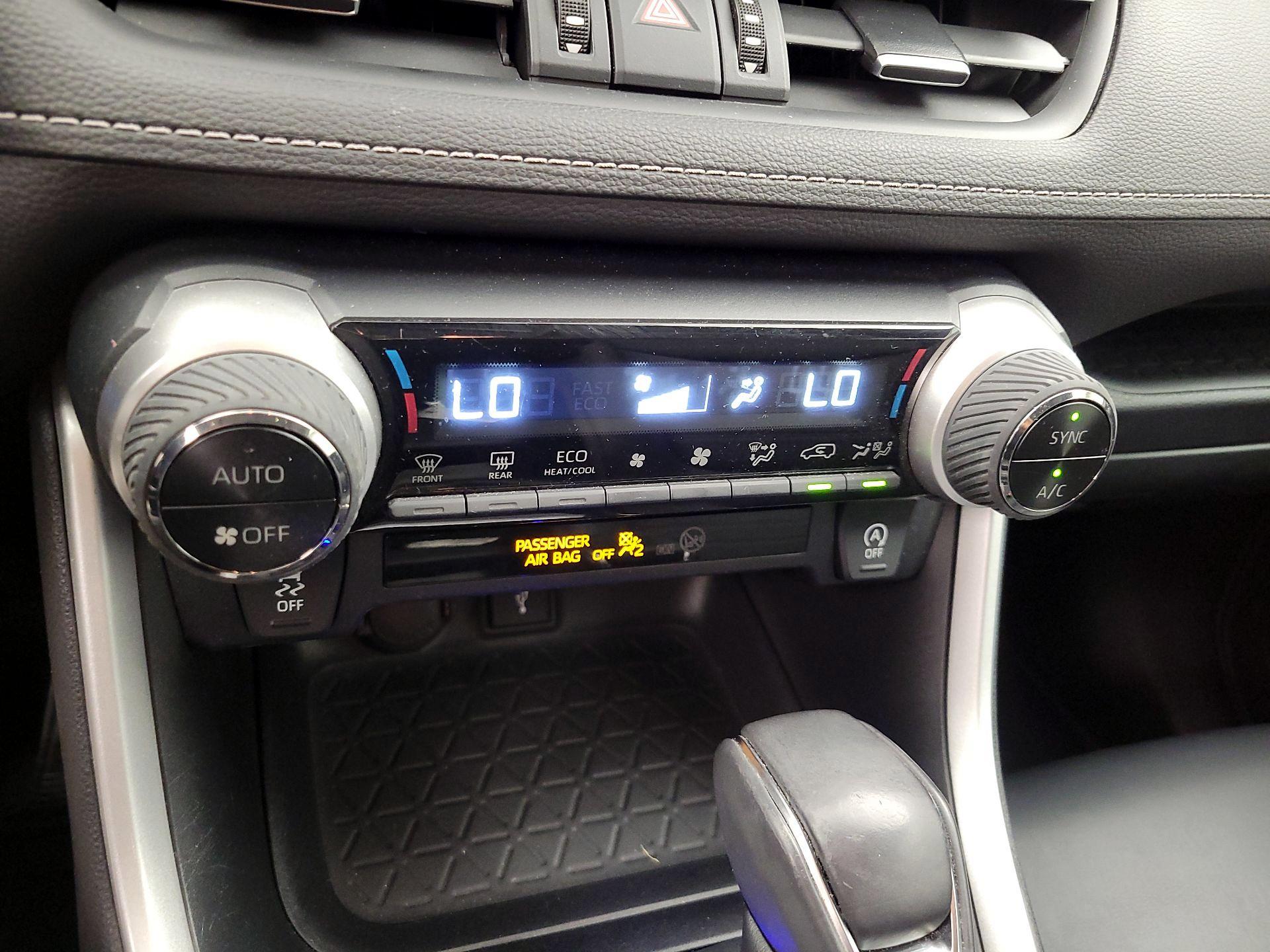 Thumbnail: 2020 Toyota RAV4 - 16